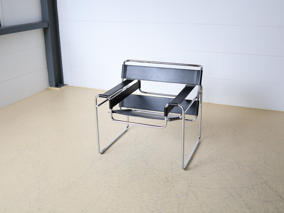 Wassily Chair B3 von Marcel Breuer, Knoll International – schwarzes Sattelleder, verchromtes Stahlrohrgestell, Bauhaus 1925