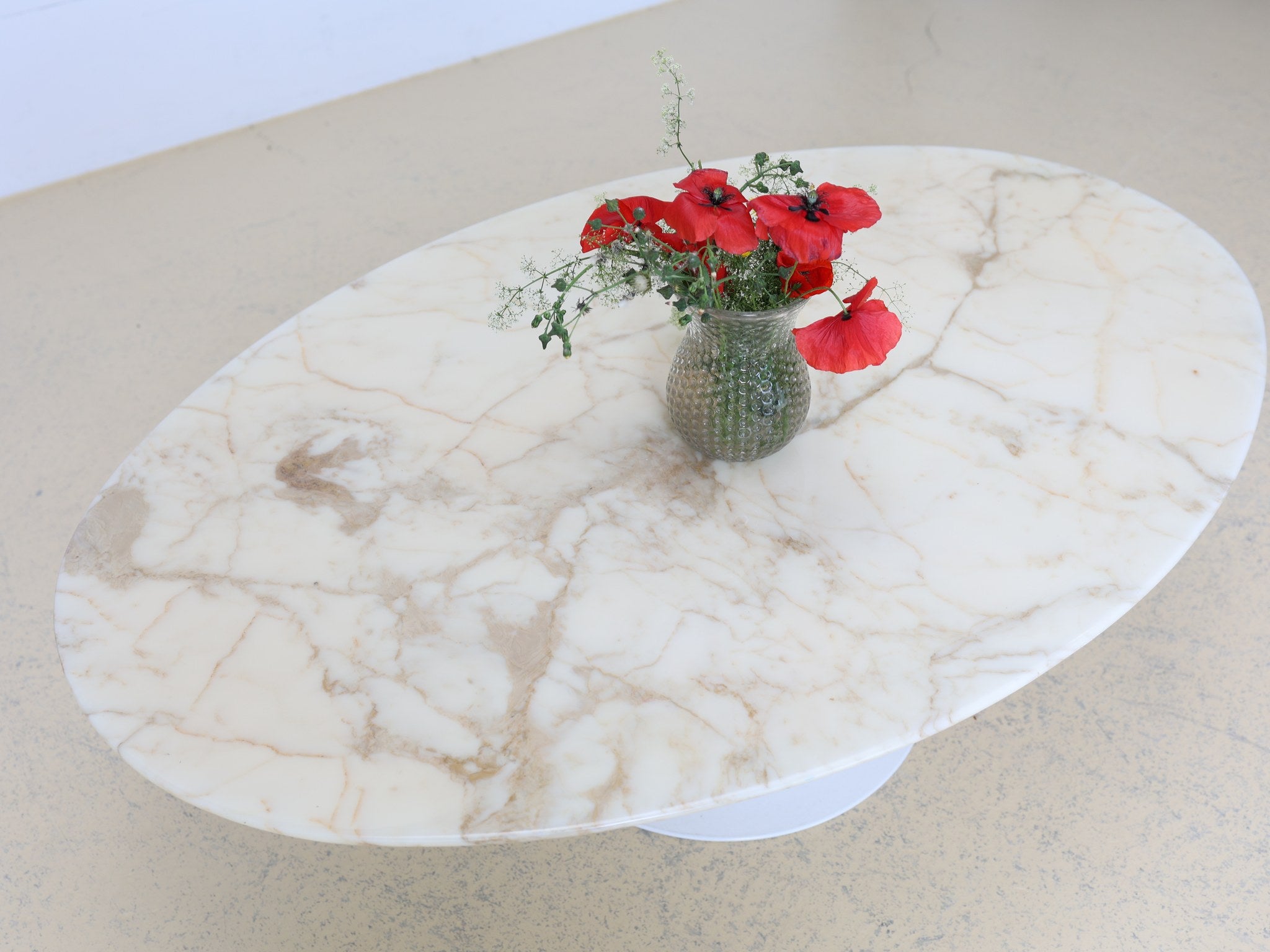Knoll Tulip Coffee Table Gesamtansicht im Raum