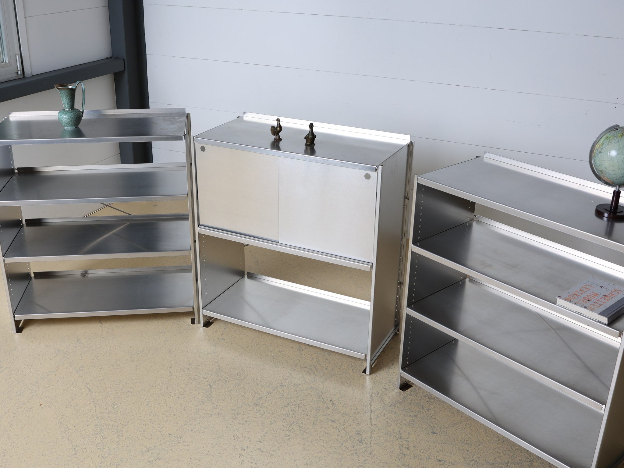Lehni Aluminium-Regal Expo 64 Design bei atelier TILIJA Meinisberg