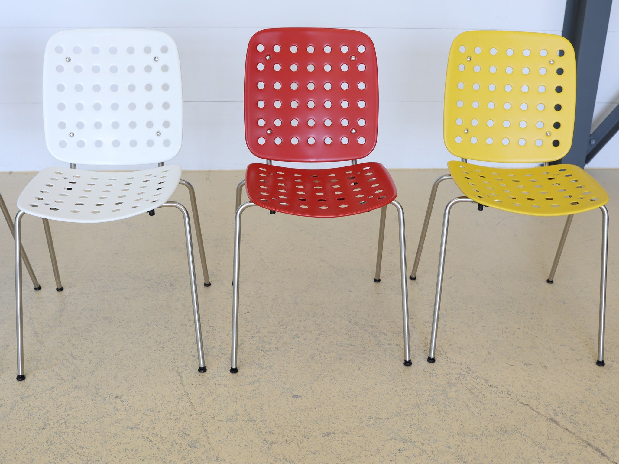 Hans Coray Stuhl Detailaufnahme Gestell und Perforation