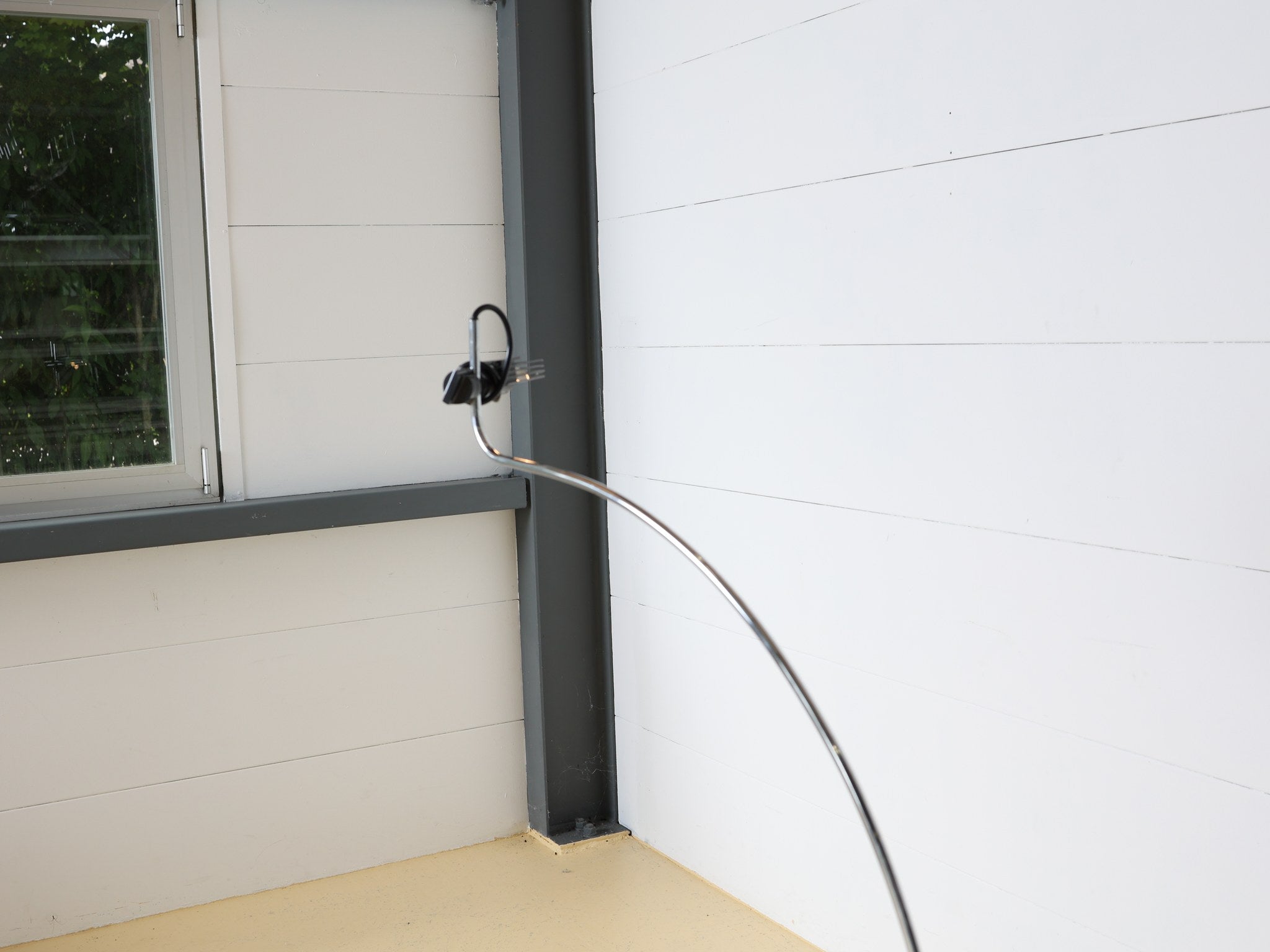 Fussschalter der Halogen Stehleuchte für komfortable Bedienung