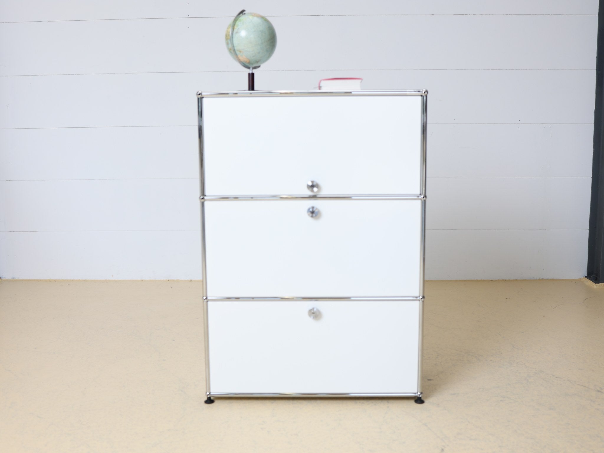 USM Haller Highboard weiss Gesamtansicht modulares Möbelsystem