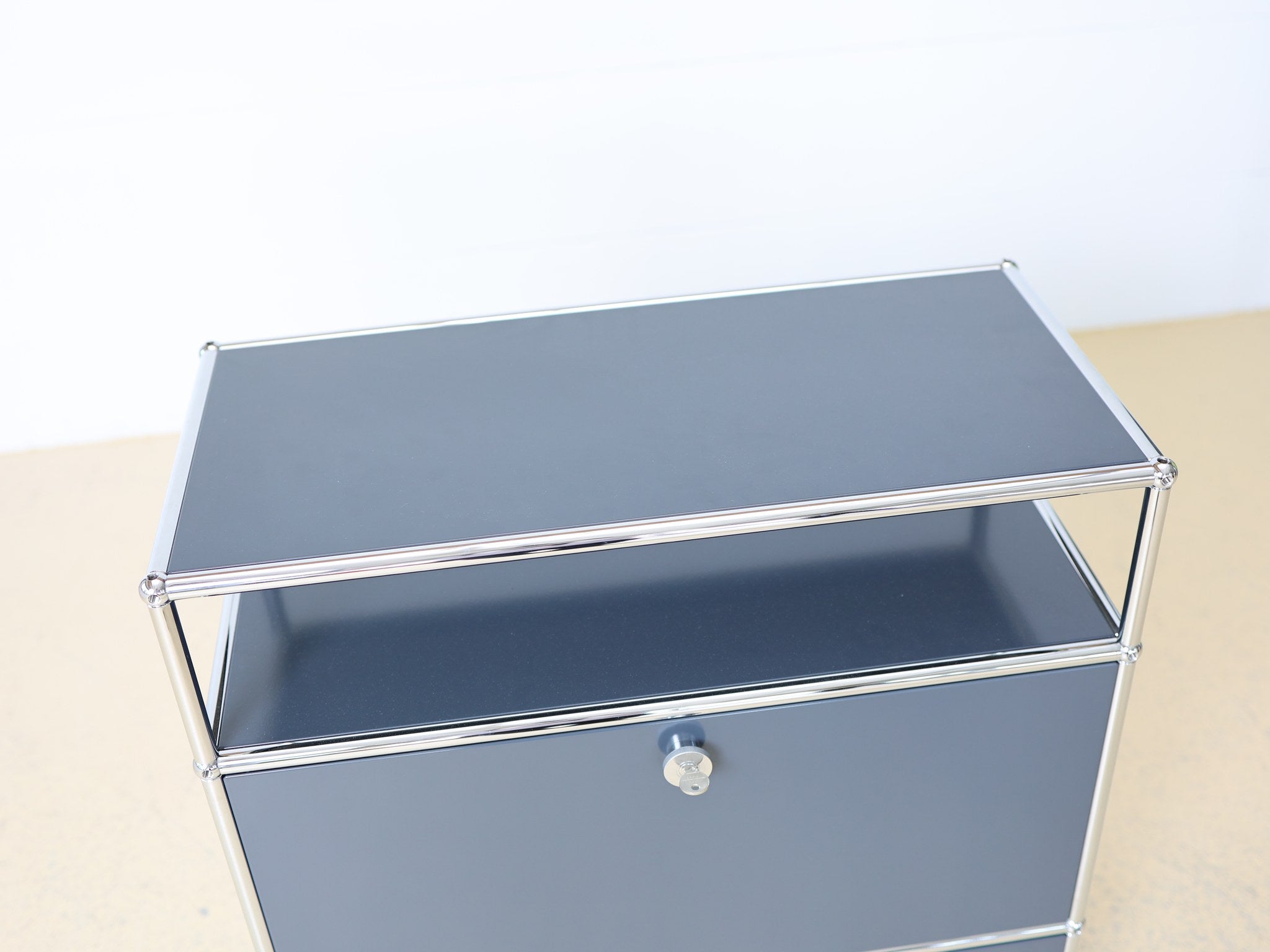 USM Haller Sideboard Anthrazitgrau 1x3 Occasion im Showroom atelier TILIJA Meinisberg