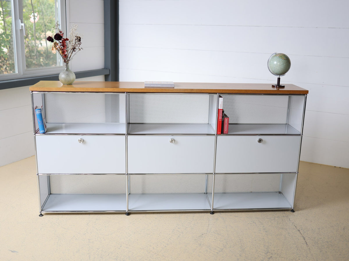 USM Haller Sideboard Lichtgrau – Detailansicht Kugelverbinder und perforierte Rückwand
