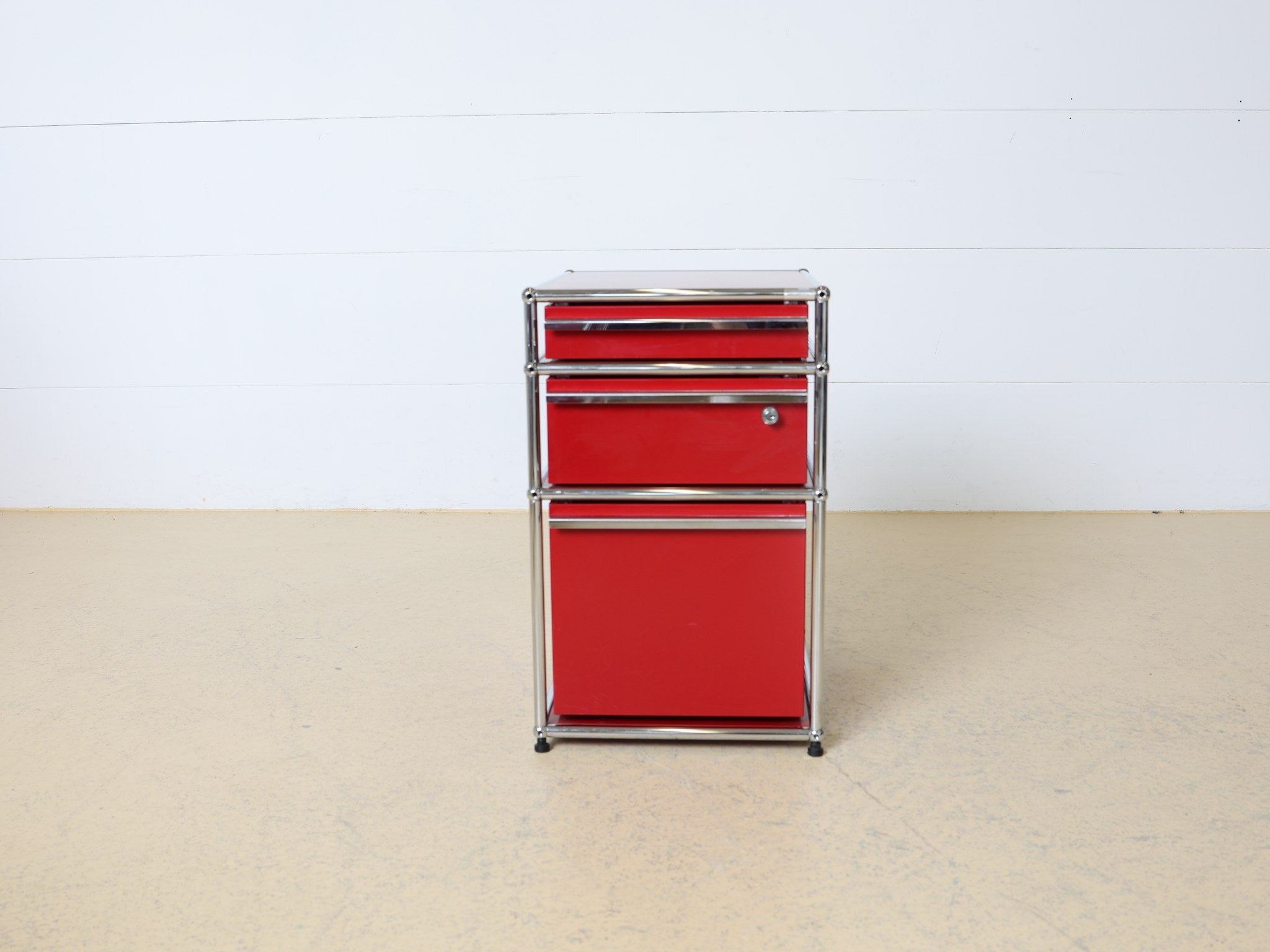 USM Haller Rollcontainer Rubinrot tiefe Schublade mit Hängeregistratur