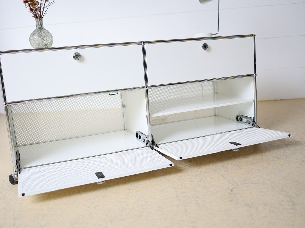 USM Haller Sideboard Gesamtansicht schräg, Reinweiss, atelier TILIJA Meinisberg