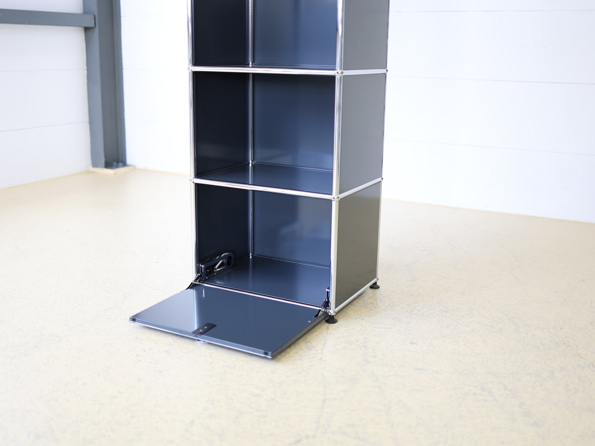 USM Haller Vitrinenschrank 1x5 mit Glaskubus, 3 offenen Fächern und 1 Klapptür-Fach Foto 7