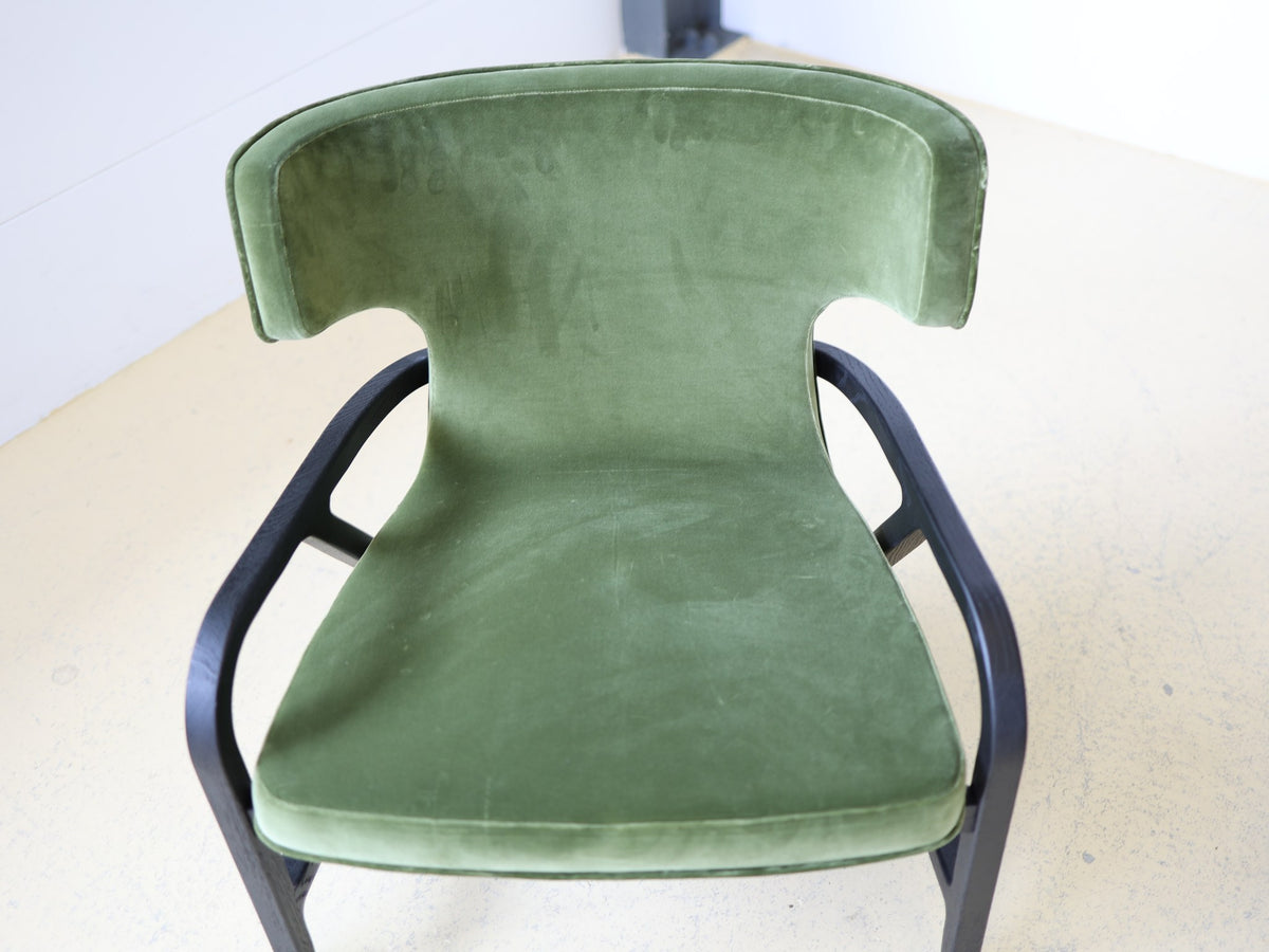 Lounge-Sessel mit geschwungener Wingback-Rückenlehne, schwarz lackiertes Holzgestell, grüner Samtbezug, 2er-Set Foto 6