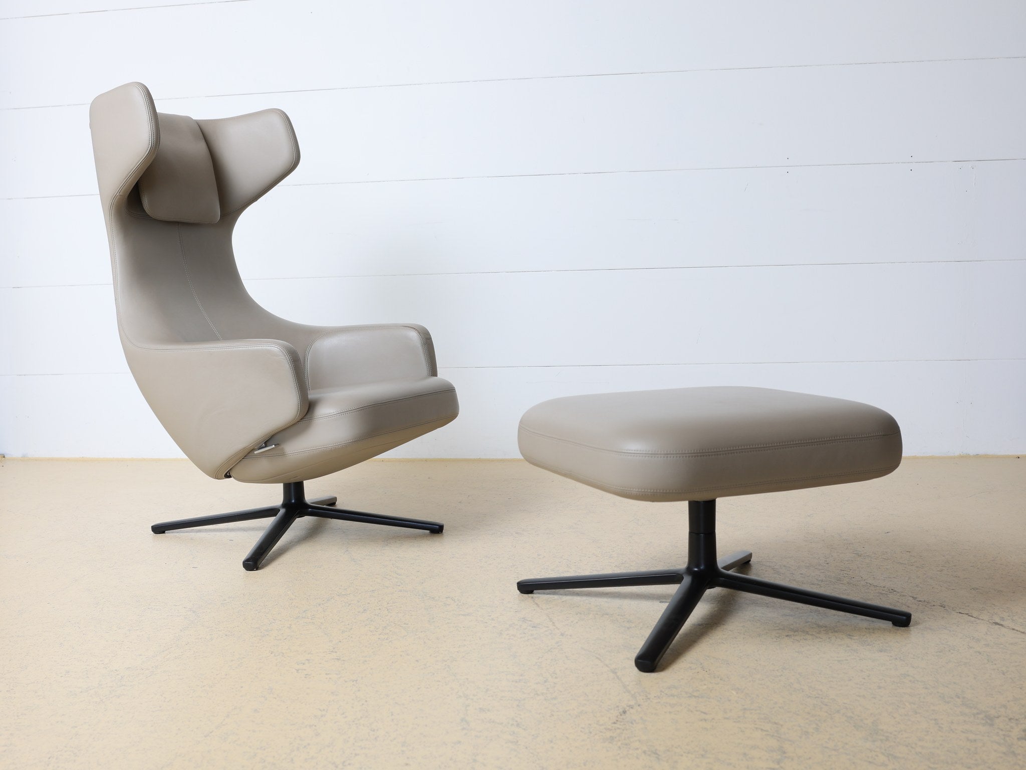 Grand Repos Set komplett, Lounge Chair und Ottoman von Vitra