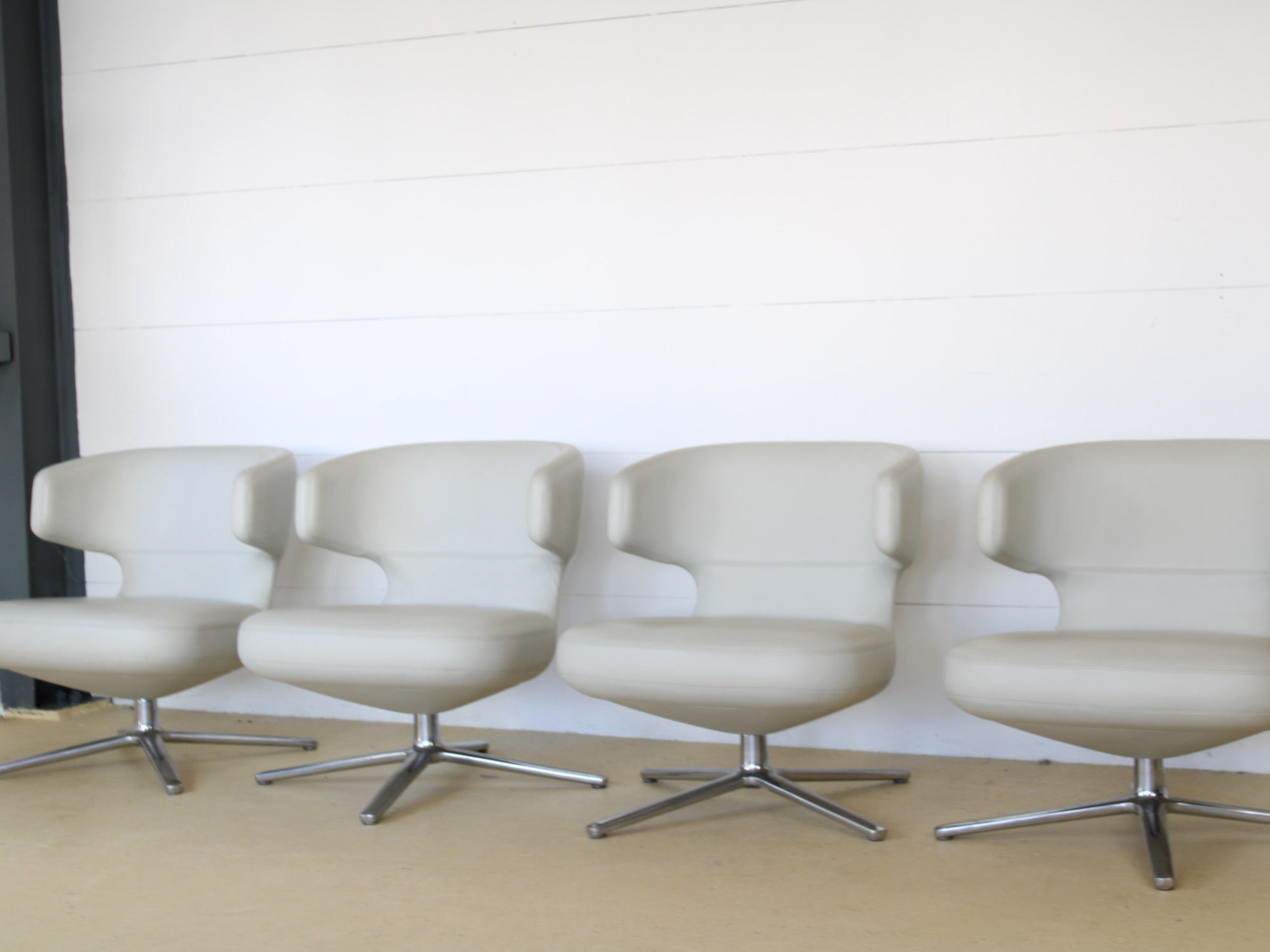 Vitra Petit Repos Sessel von Antonio Citterio in hervorragendem Zustand. Eleganter Lounge-Sessel erhältlich bei atelier TILIJA.