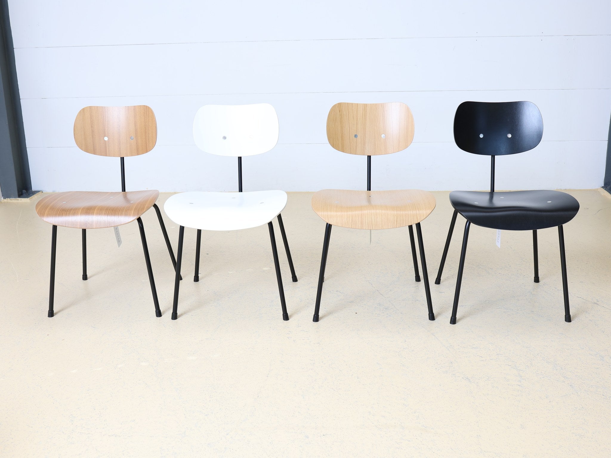 Wilde+Spieth SE 68 4er-Set von Egon Eiermann in vier Farbvarianten bei atelier TILIJA