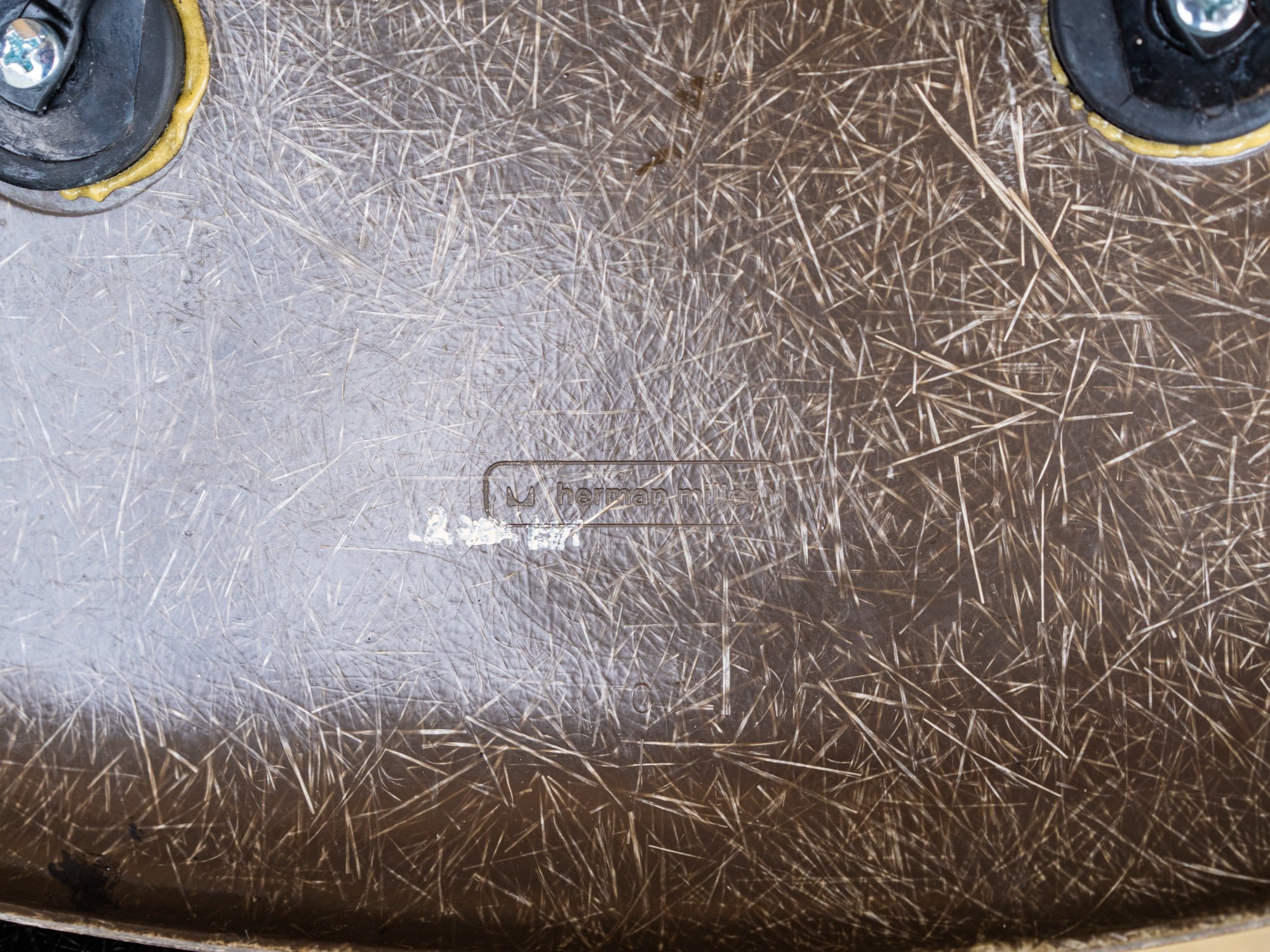 Charles & Ray Eames Fiberglas Stühle im Set