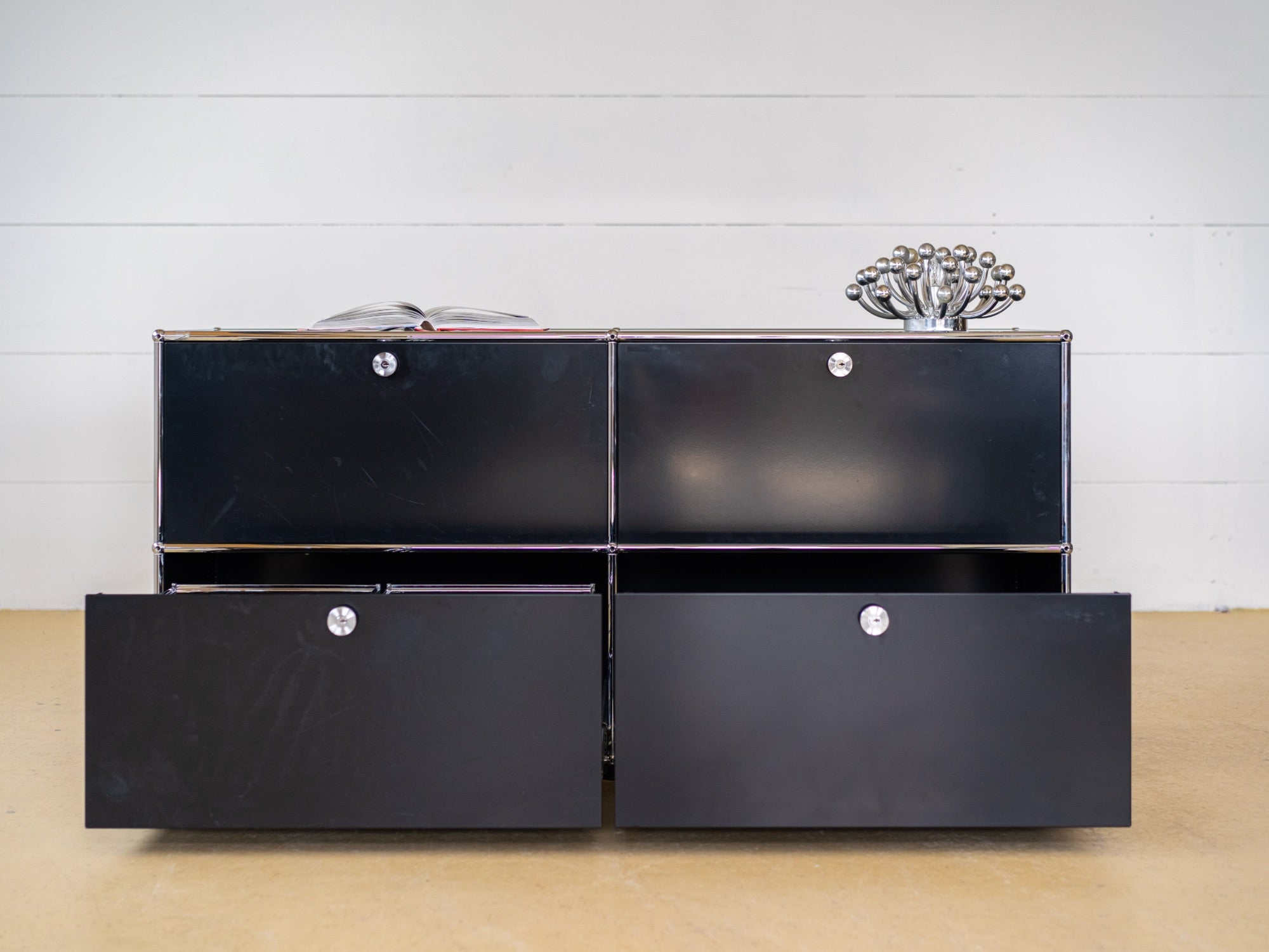USM Sideboard in Graphitschwarz