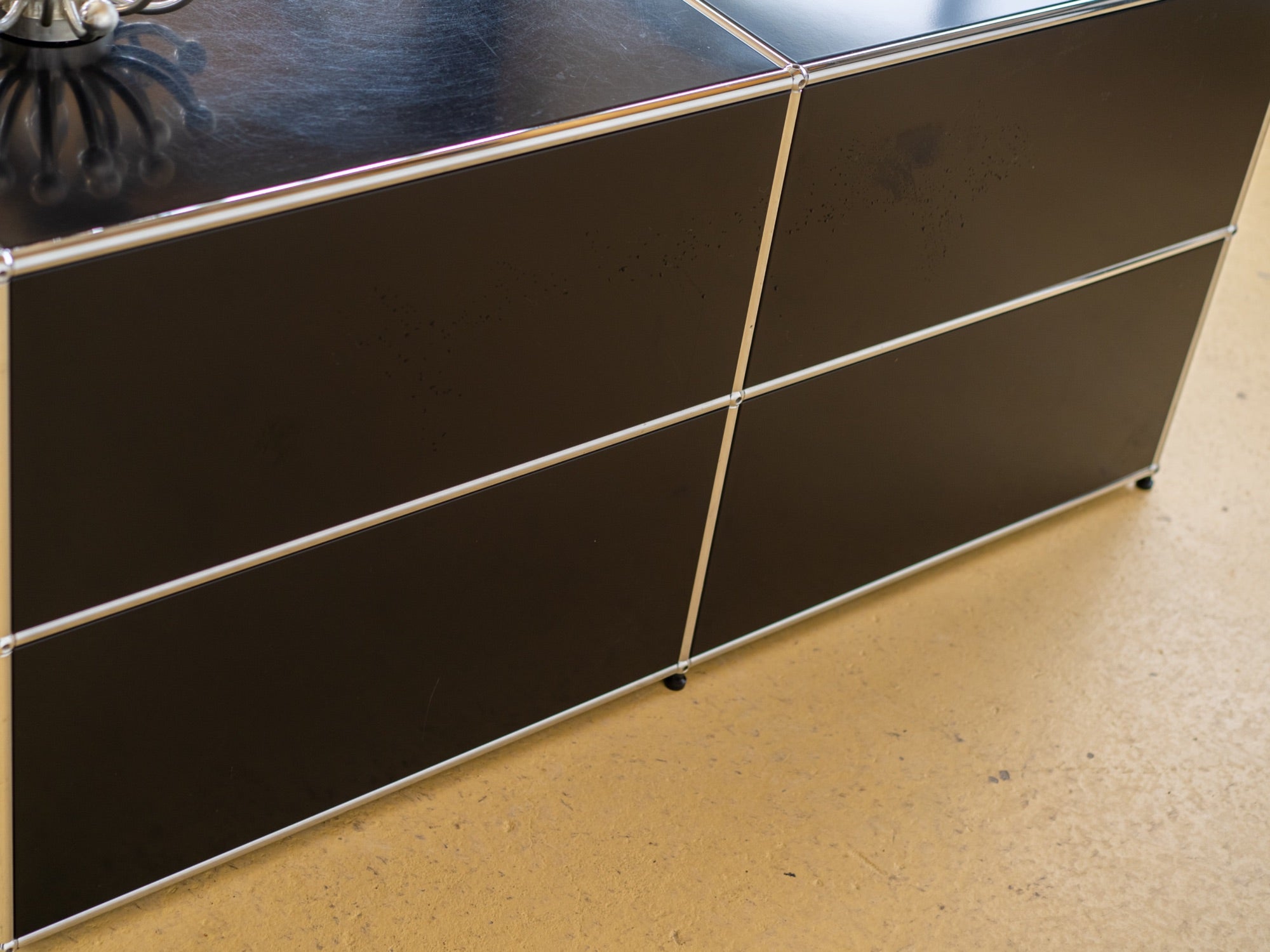 USM Sideboard in Graphitschwarz