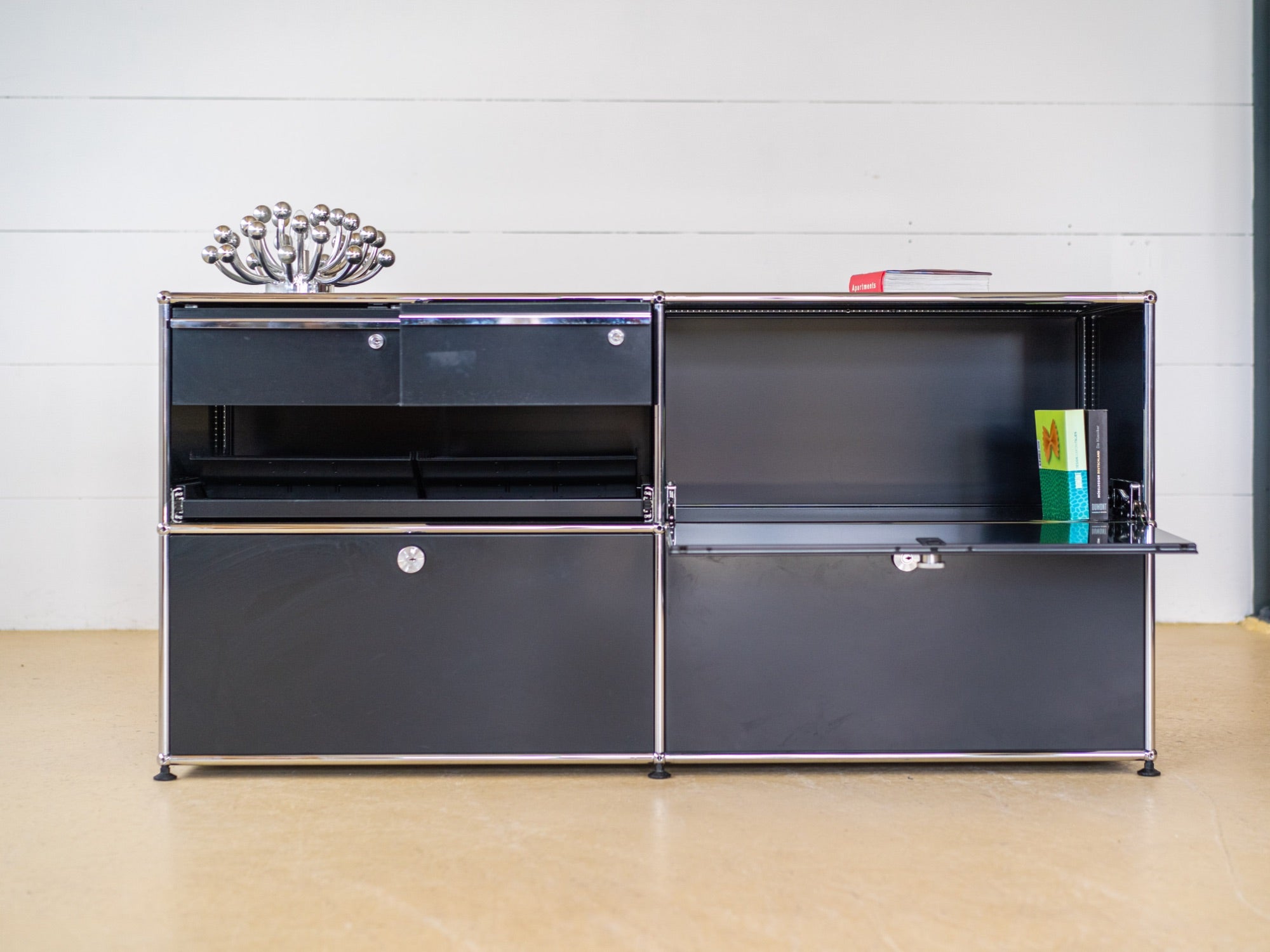USM Sideboard in Graphitschwarz