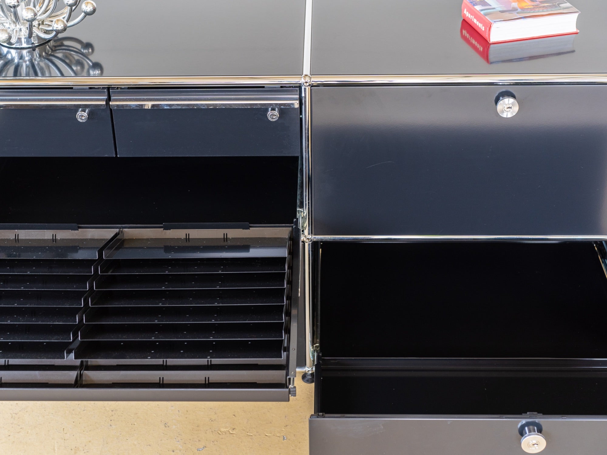 USM Sideboard in Graphitschwarz