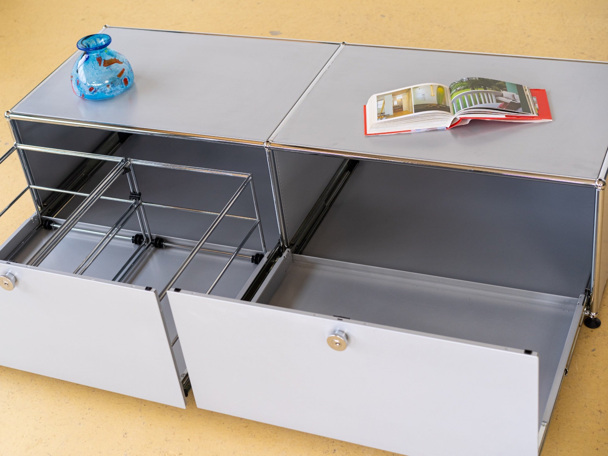 USM Lowboard in Lichtgrau