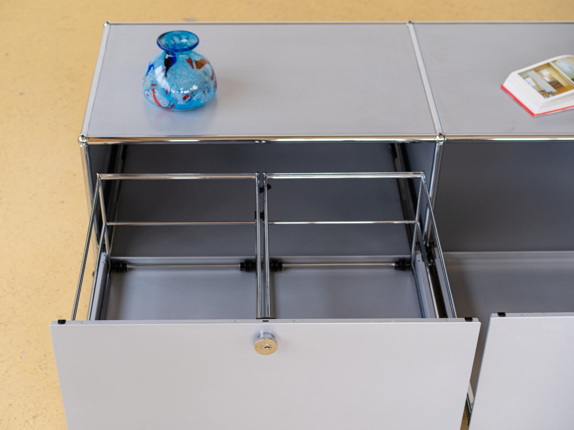 USM Lowboard in Lichtgrau