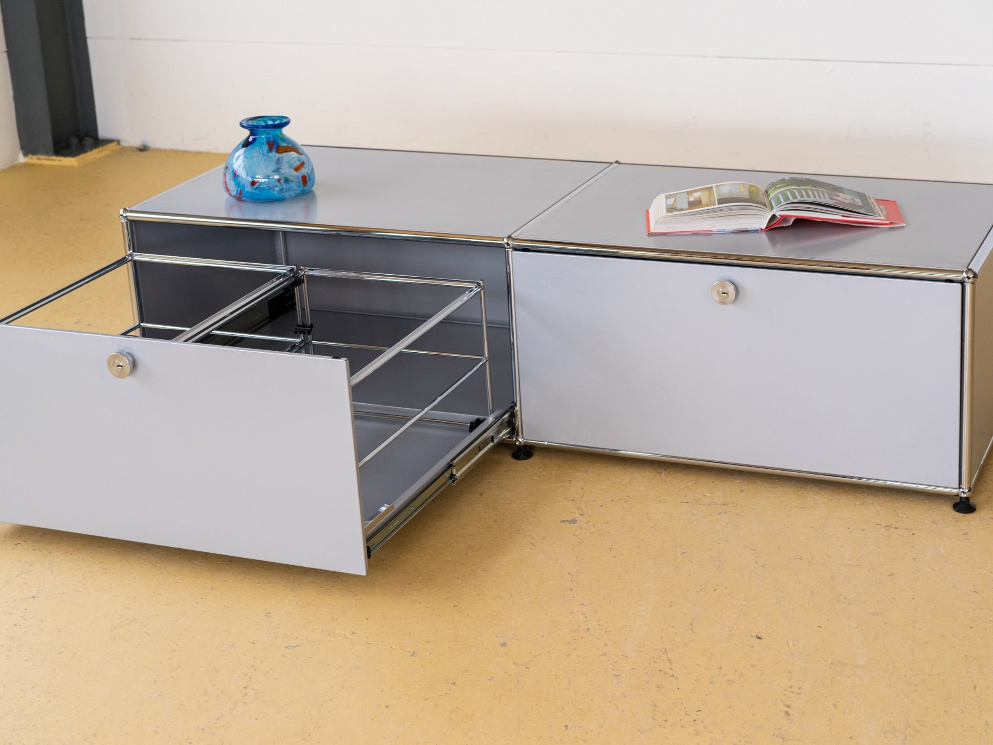 USM Lowboard in Lichtgrau