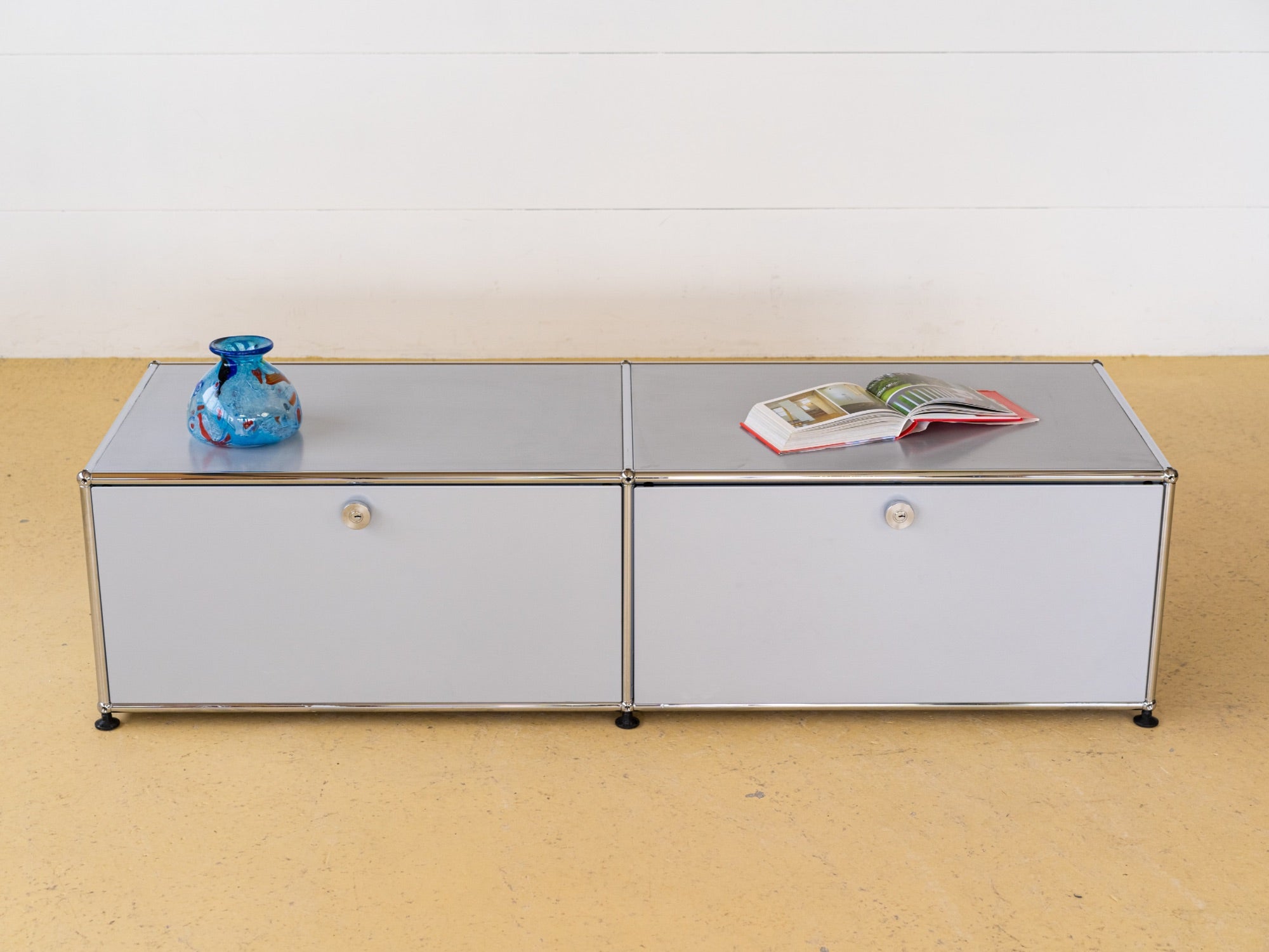 USM Lowboard in Lichtgrau