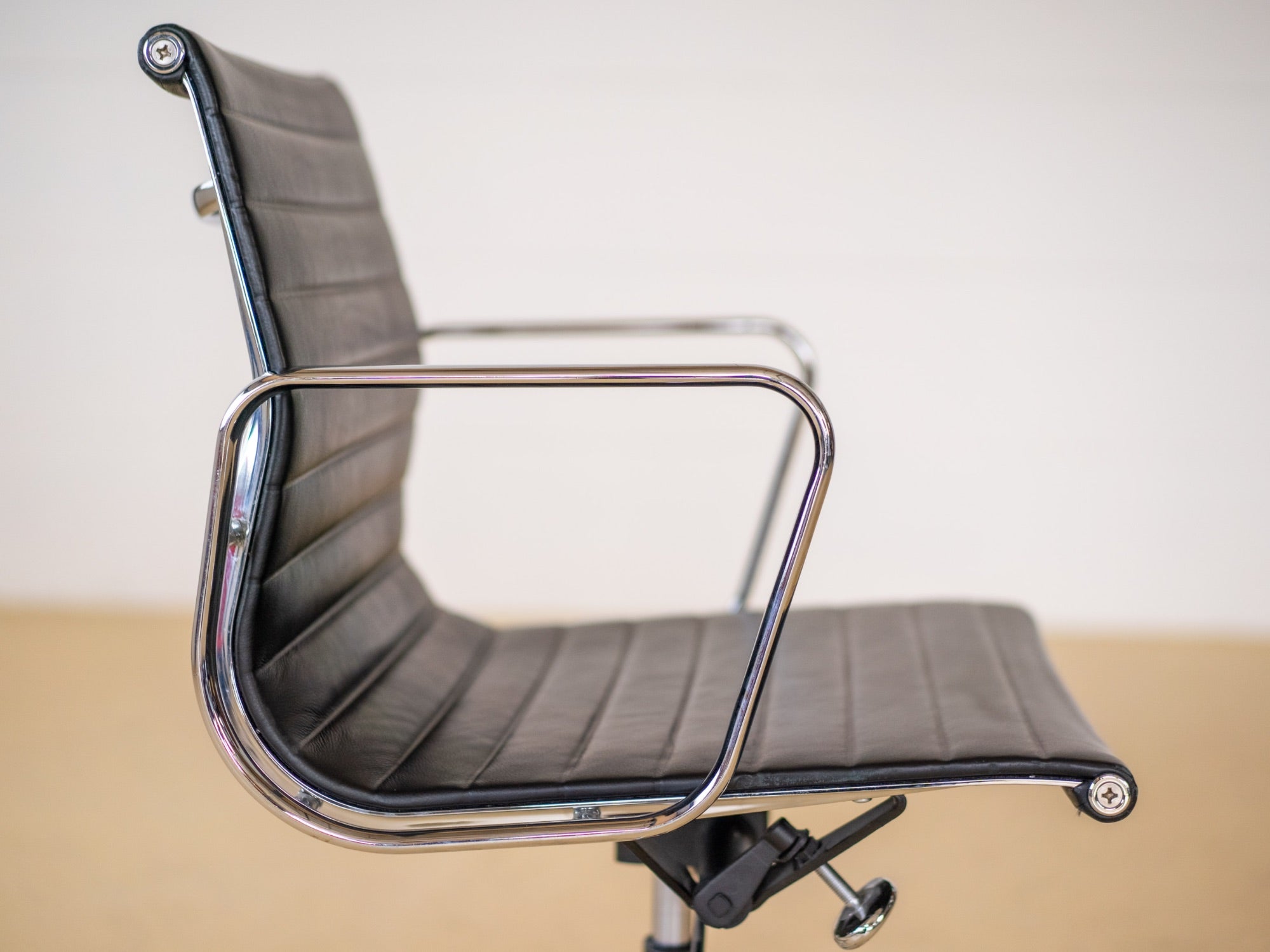 Vitra Bürostuhl von Ray & Charles Eames EA117