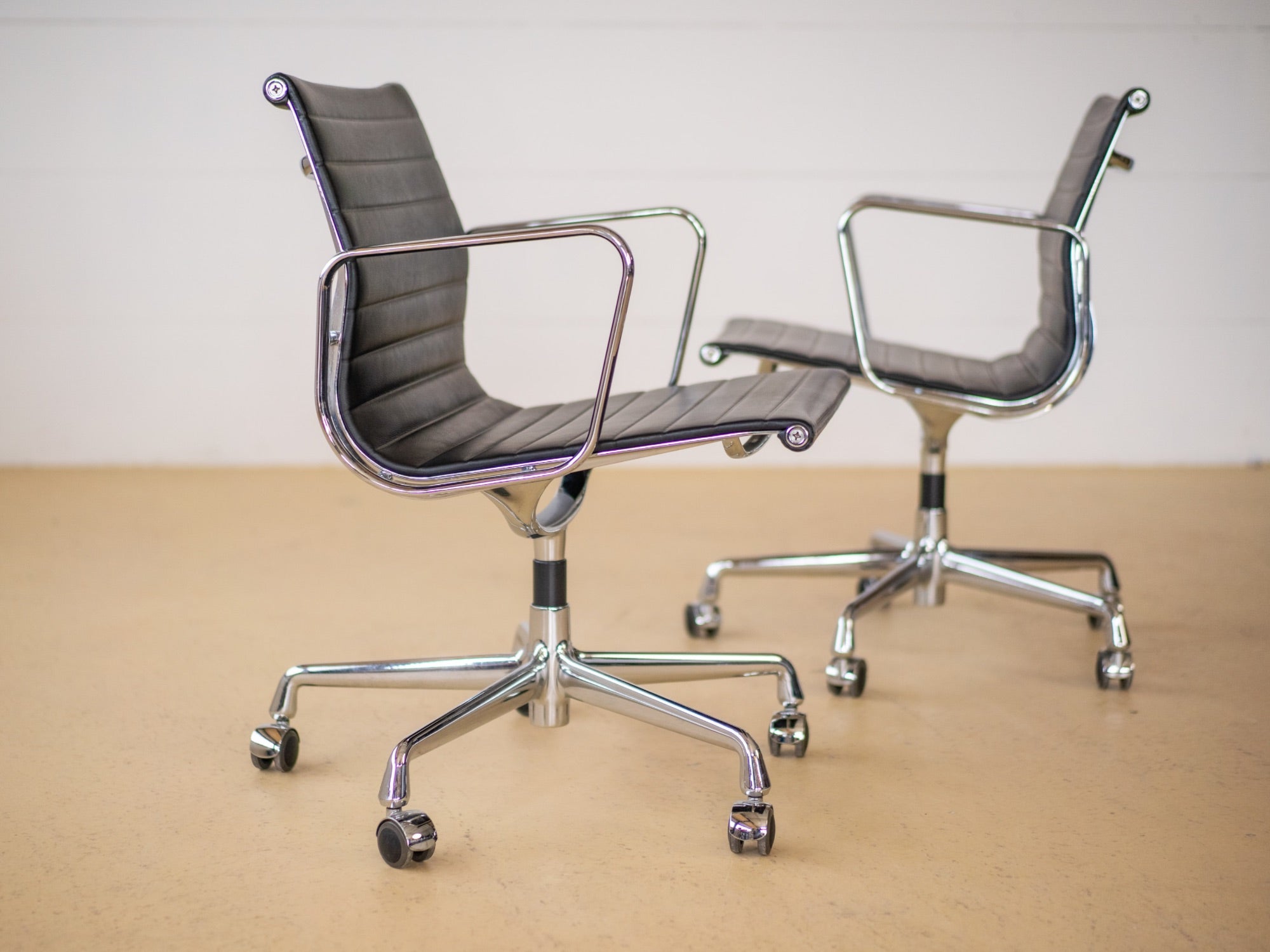 Bürostühle von Charles & Ray Eames, Vitra EA 108