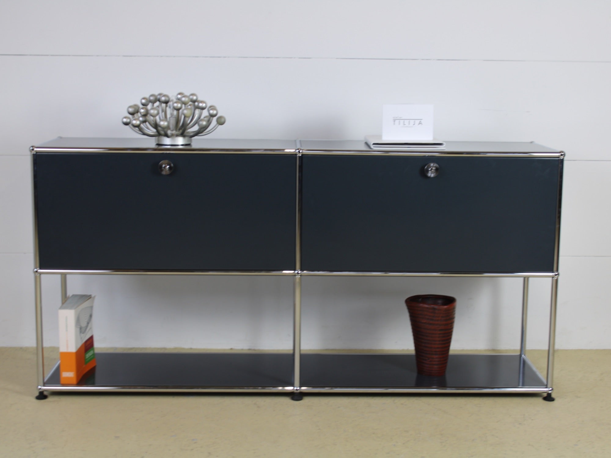 USM Sideboard Anthrazitgrau