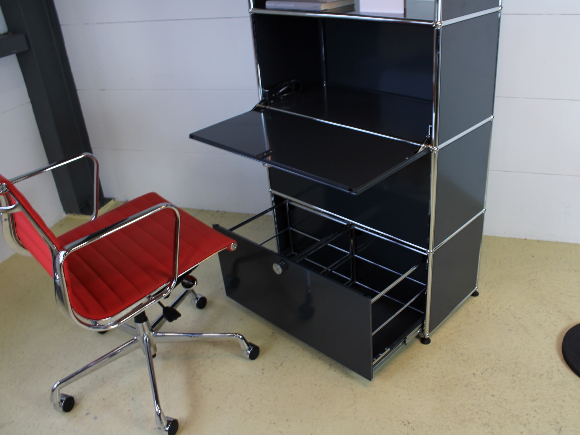 USM Haller Highboard, Schreibtisch in Anthrazitgrau