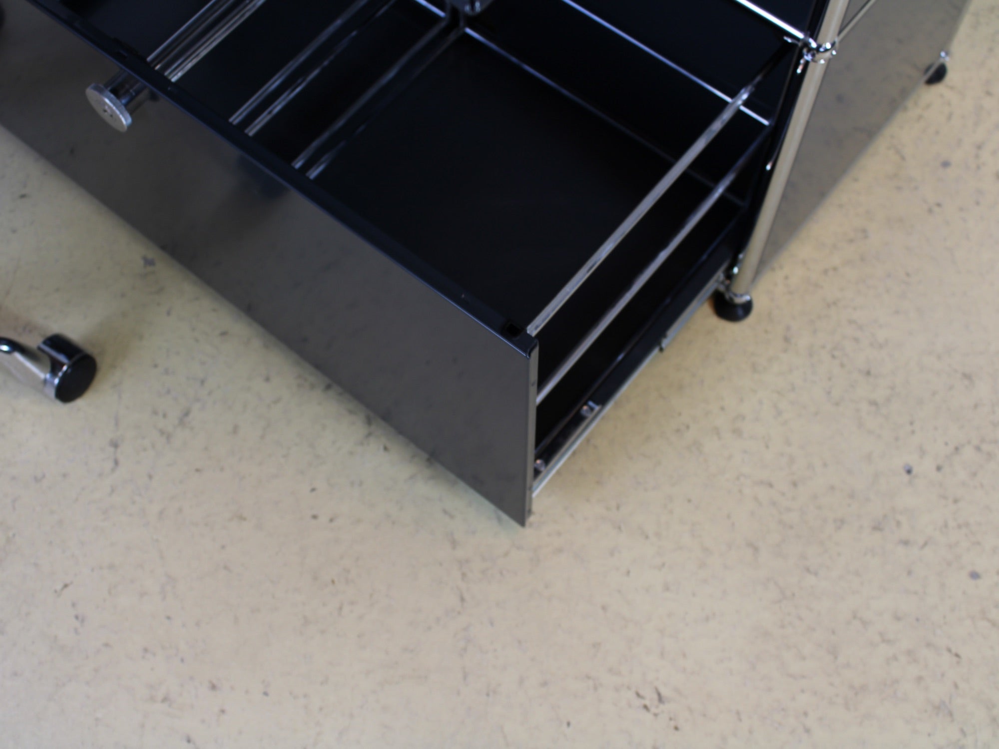 USM Haller Highboard, Schreibtisch in Anthrazitgrau