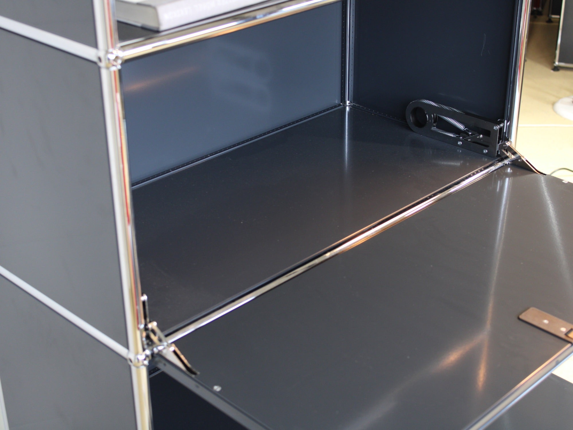 USM Haller Highboard, Schreibtisch in Anthrazitgrau