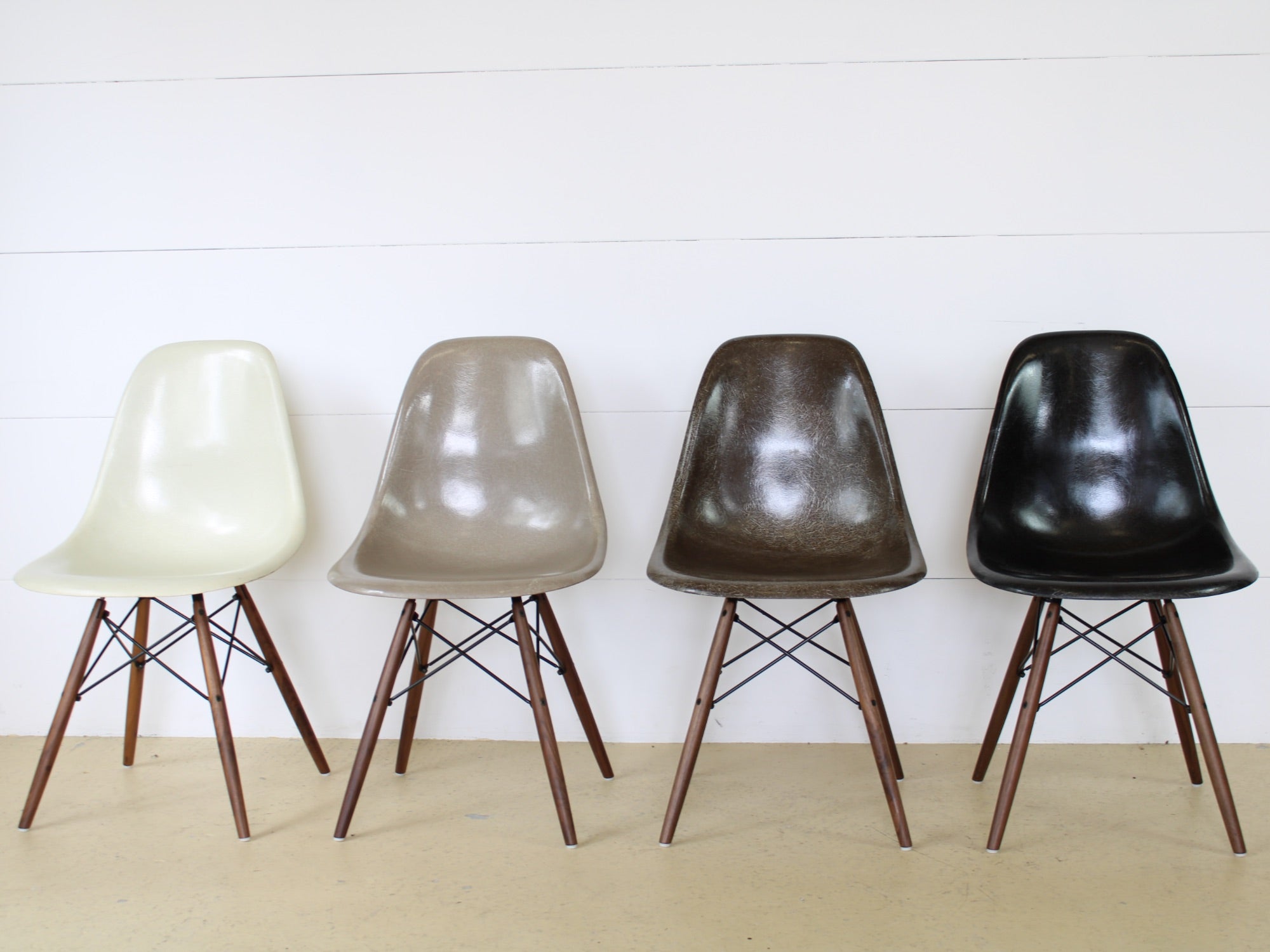VINTAGE: Ray & Charles Eames Fiberglas Stühle von Hermann Miller
