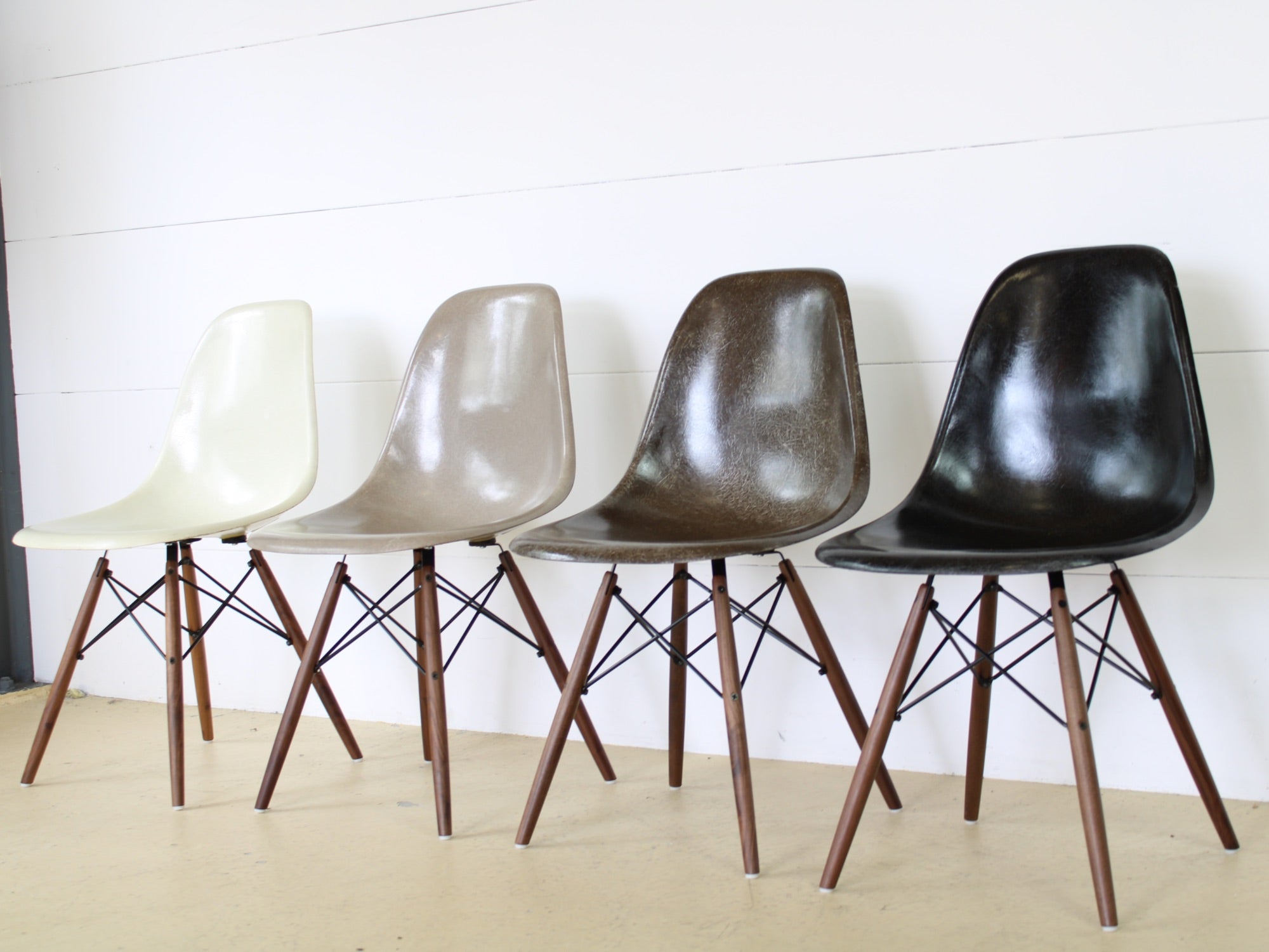 VINTAGE: Ray & Charles Eames Fiberglas Stühle von Hermann Miller