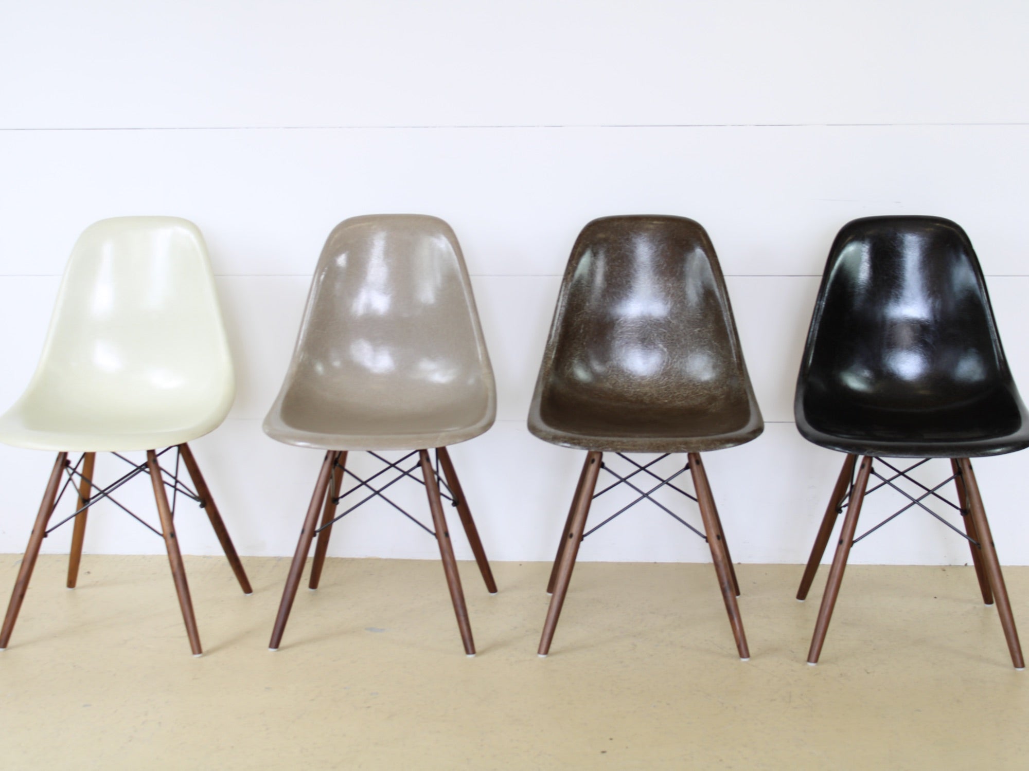 VINTAGE: Ray & Charles Eames Fiberglas Stühle von Hermann Miller