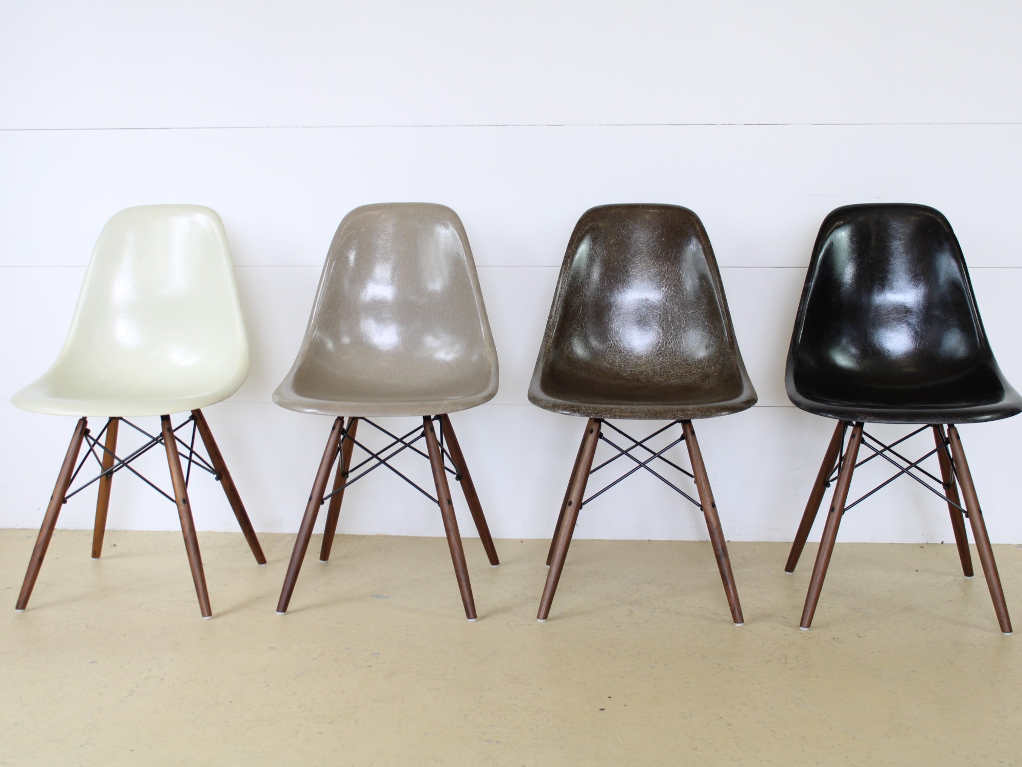 VINTAGE: Ray & Charles Eames Fiberglas Stühle von Hermann Miller