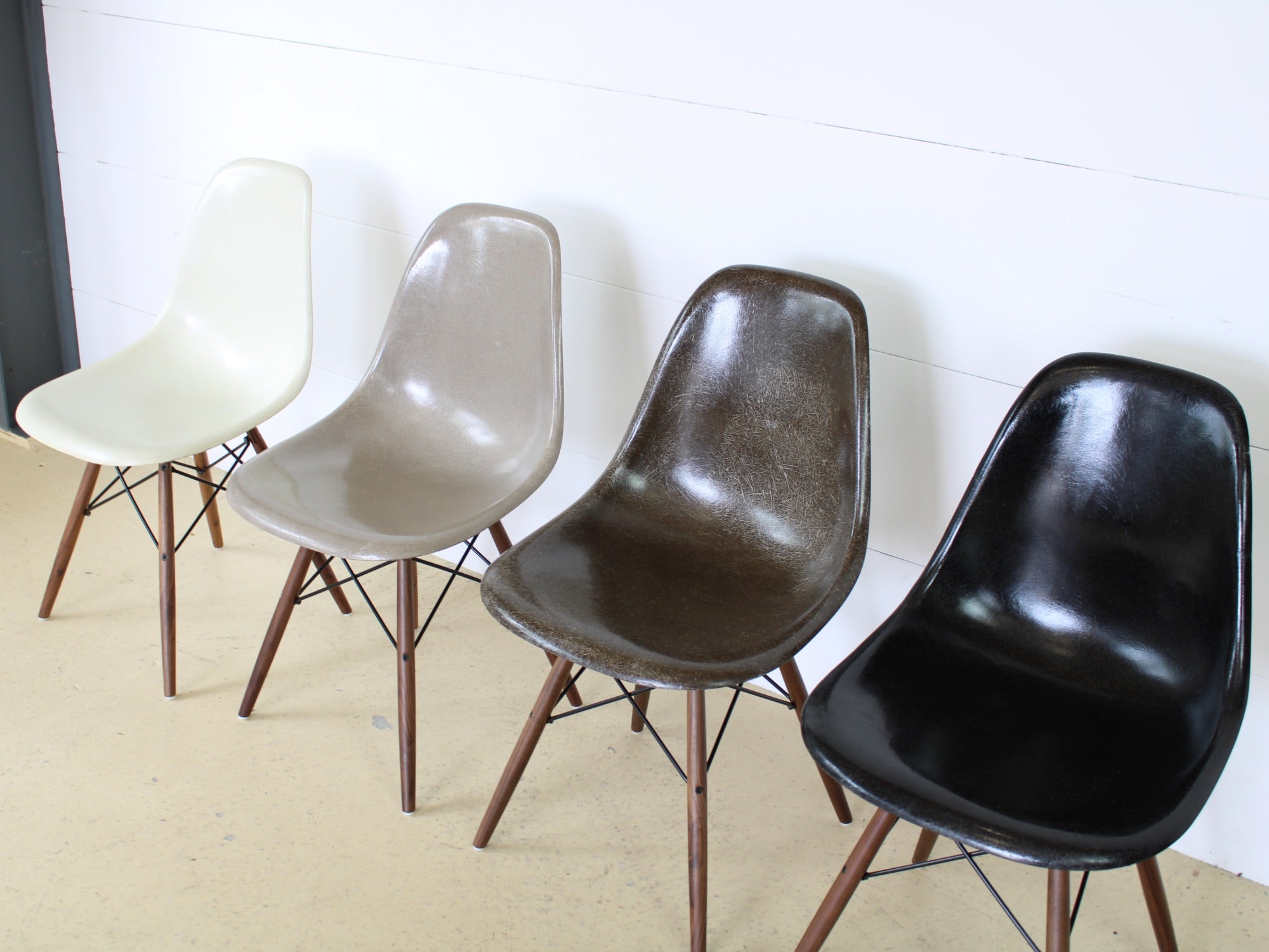 VINTAGE: Ray & Charles Eames Fiberglas Stühle von Hermann Miller