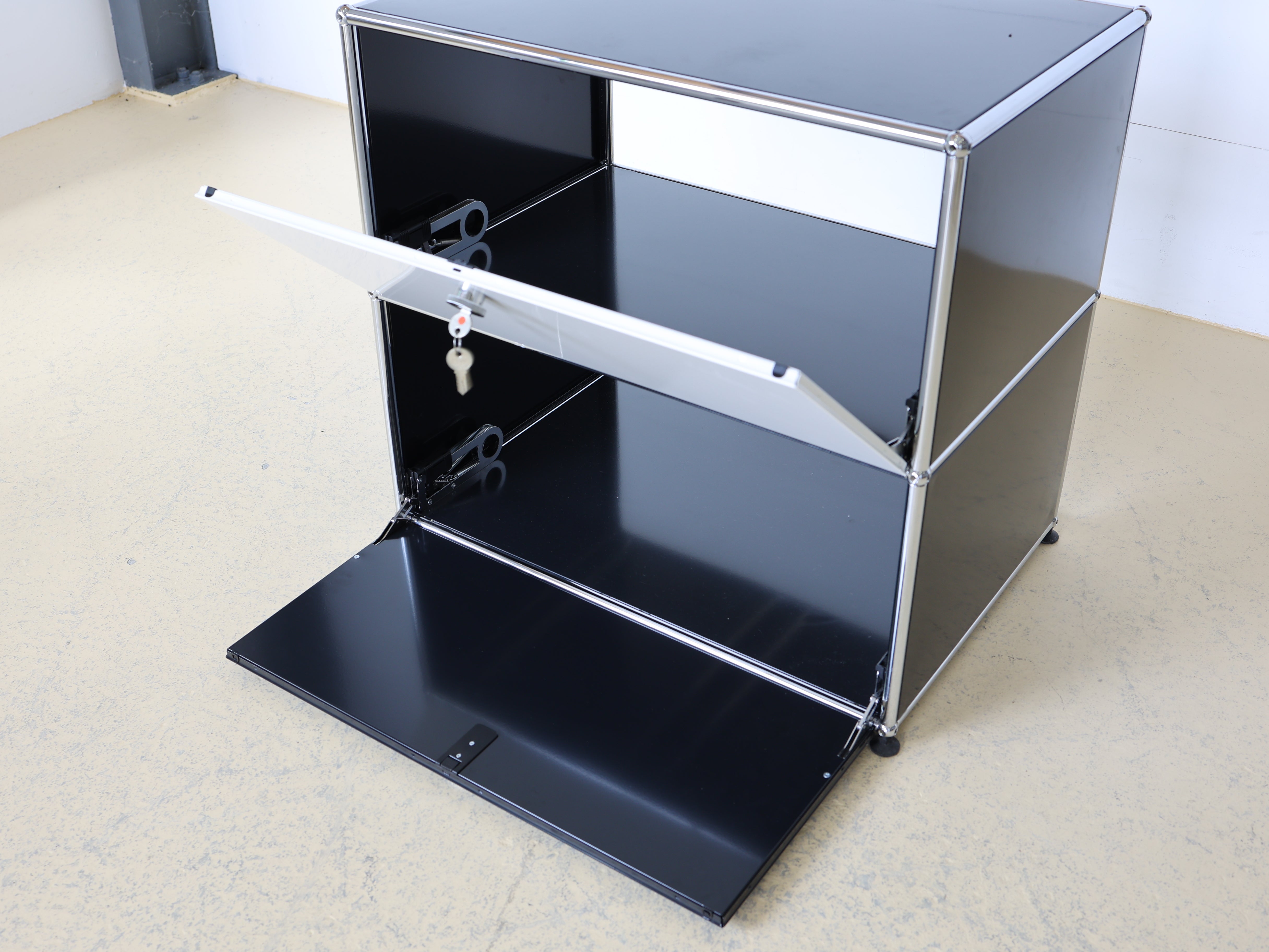USM Haller Sideboard | Schwarz-Weiss 1x2 | Neuwertig