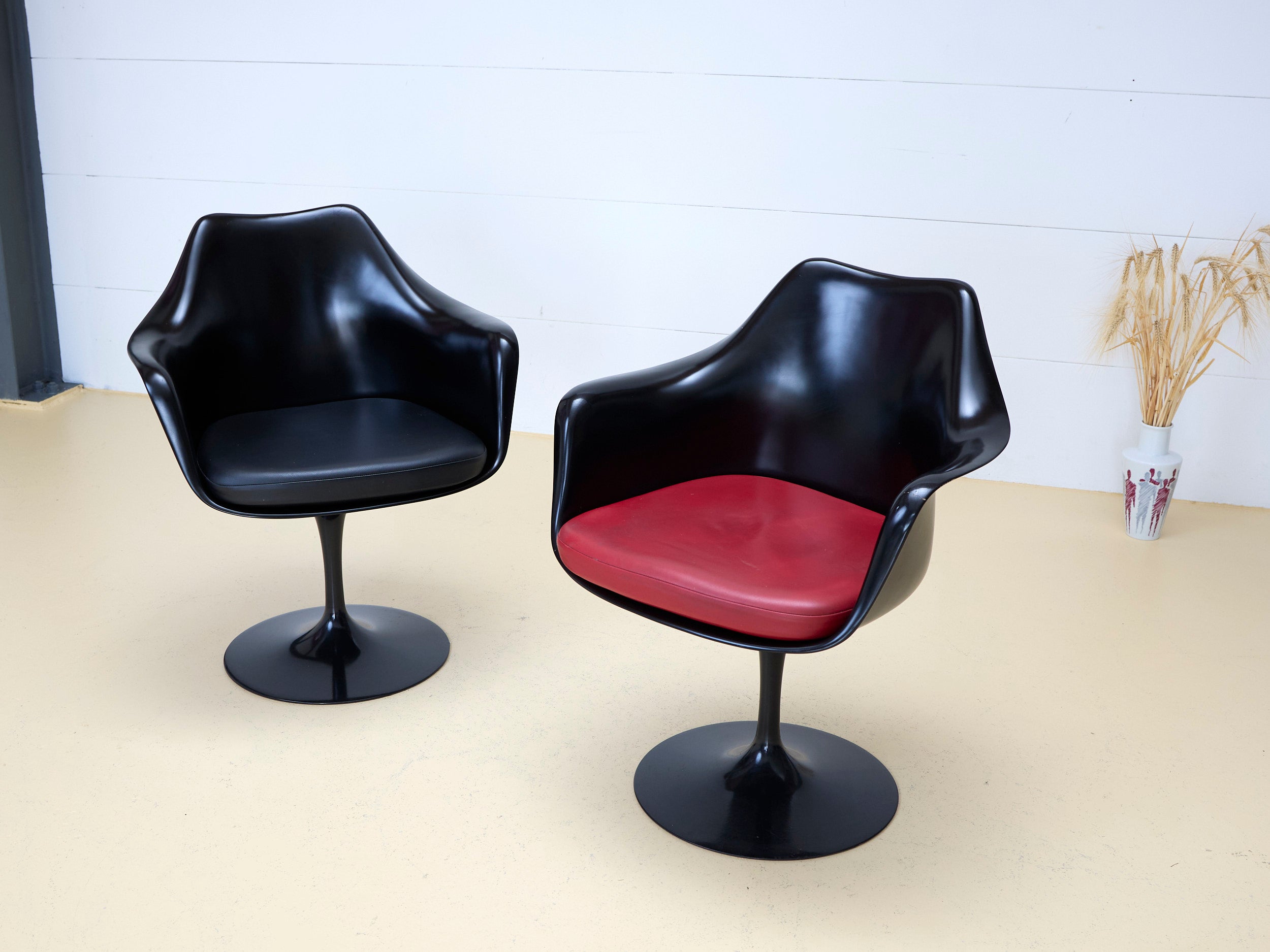 Knoll International Saarinen Tulip Armlehnstuhl