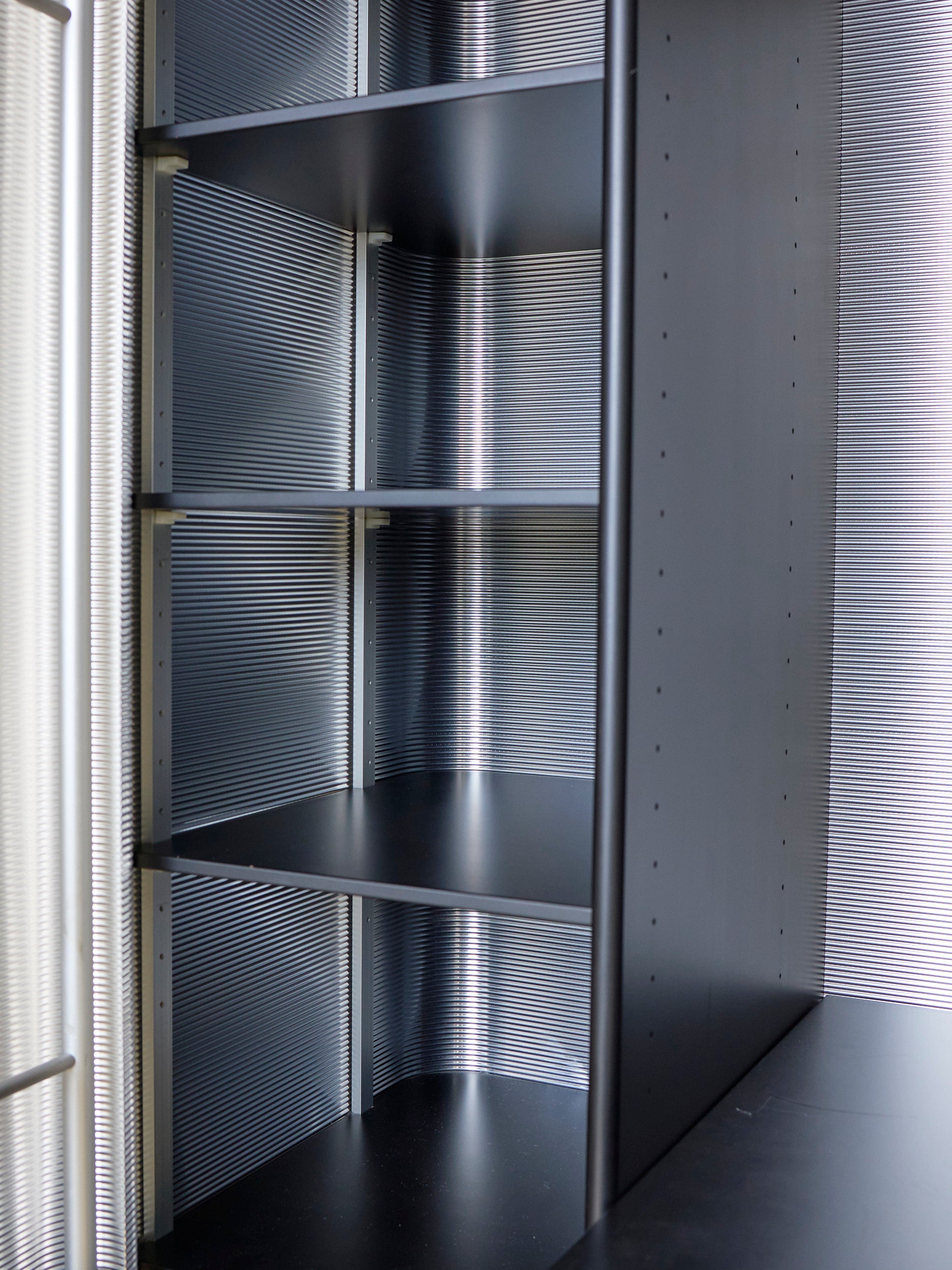 Aluminium-Schrank Nr. 380 von Kurt Thut