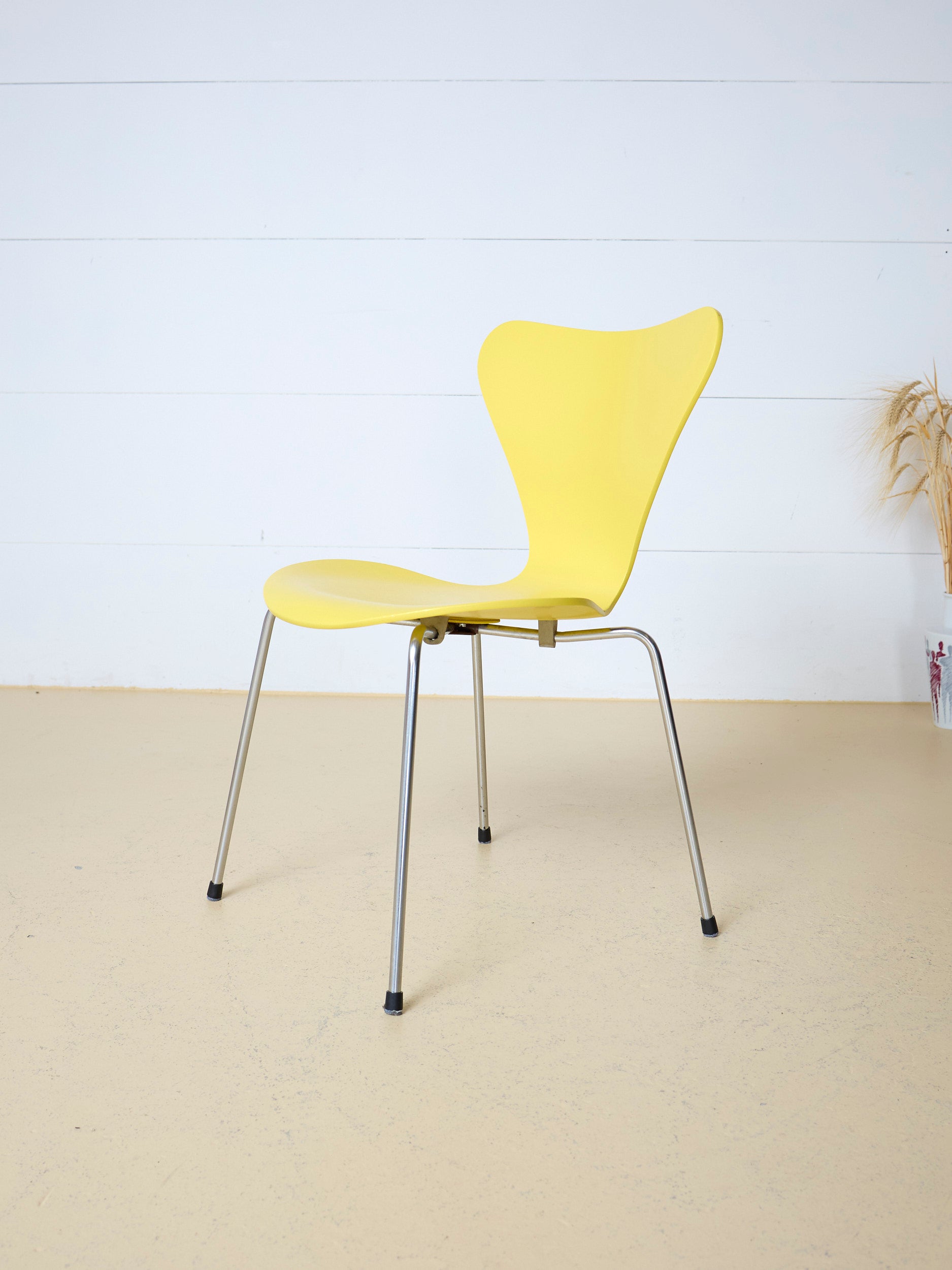 Restaurierte Arne Jacobsen Stühle von Fritz Hansen