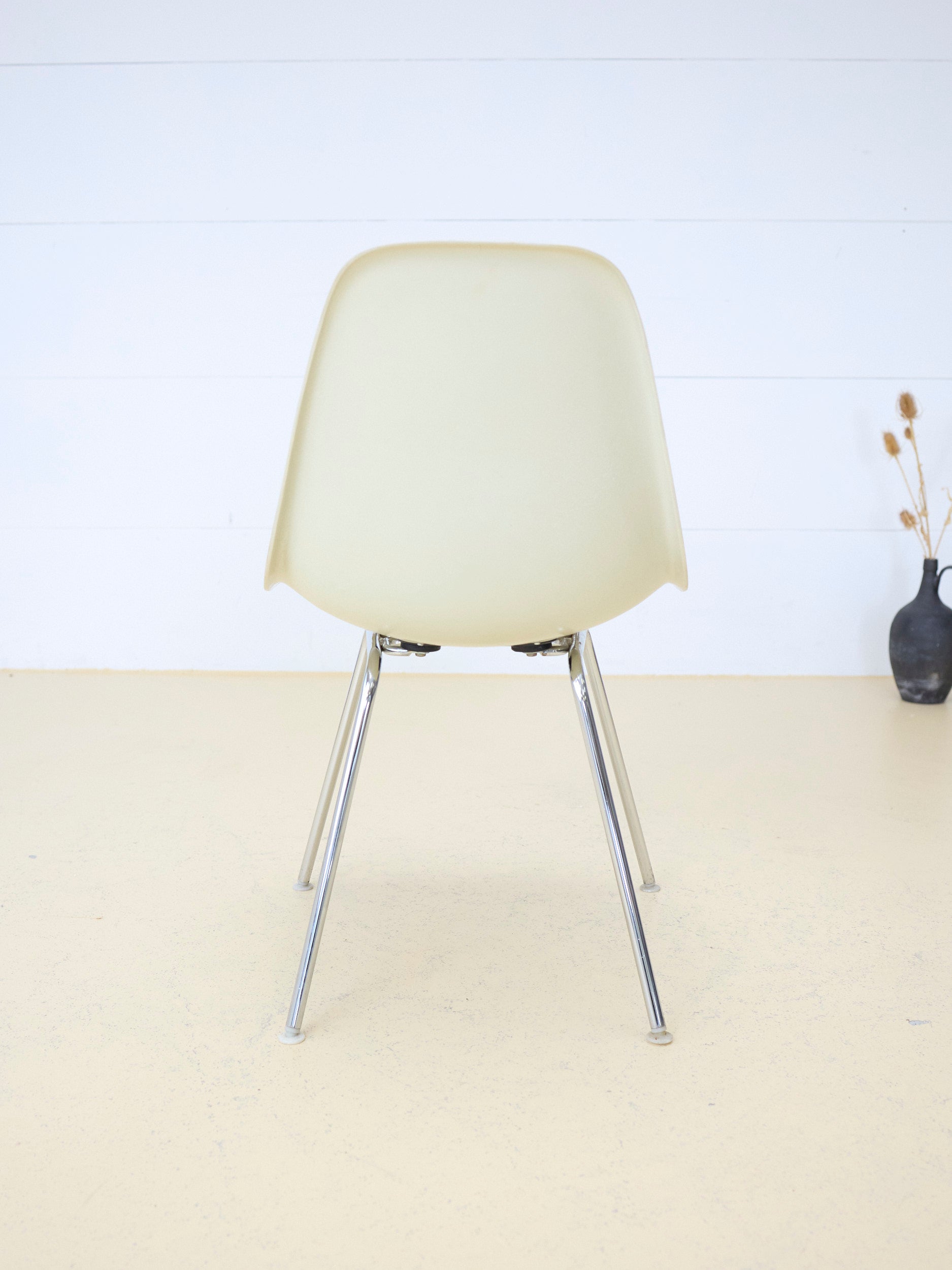 Vitra Eames Sidechair