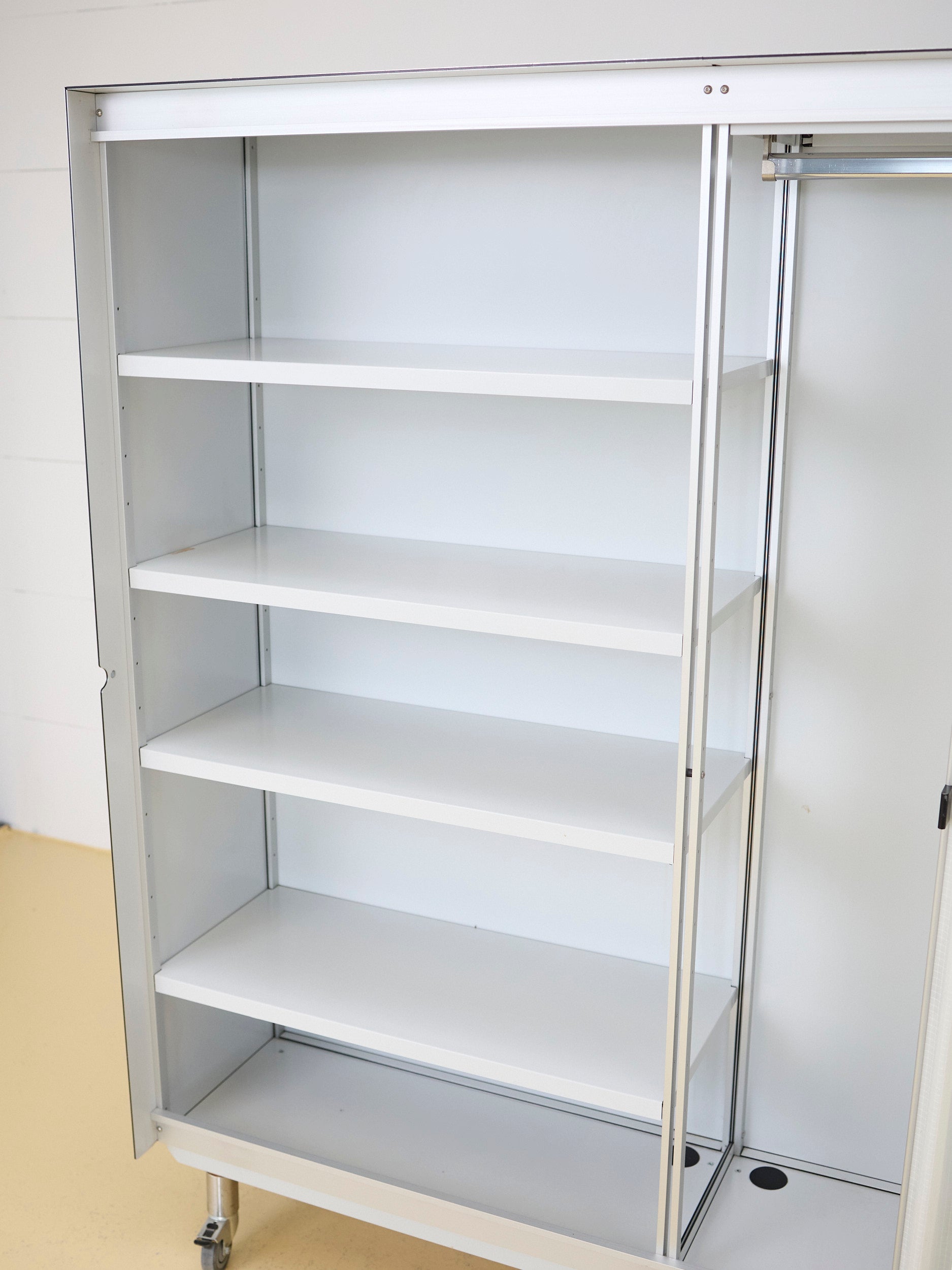 Alucobond®-Schrank von Kurt Thut