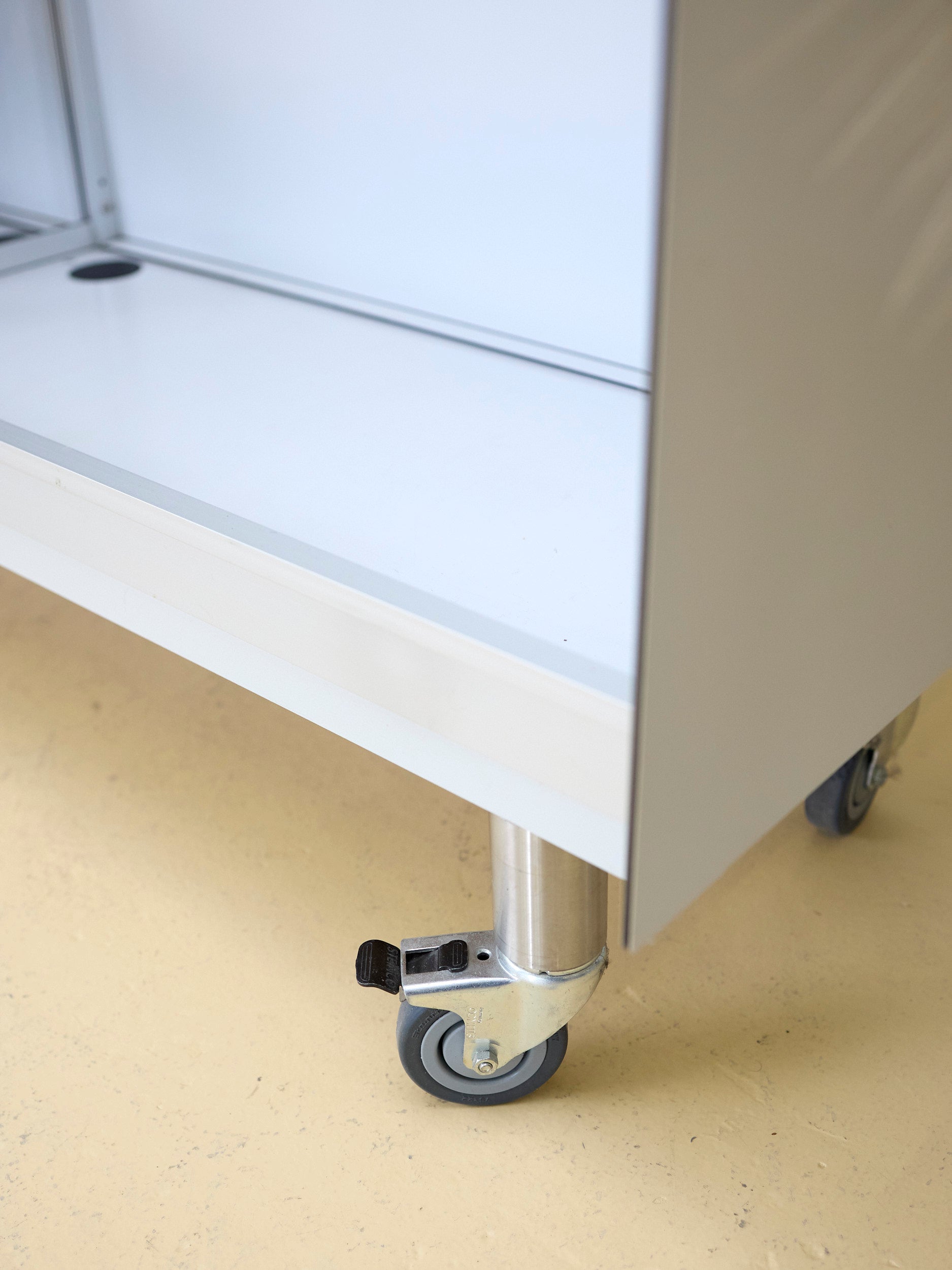 Alucobond®-Schrank von Kurt Thut