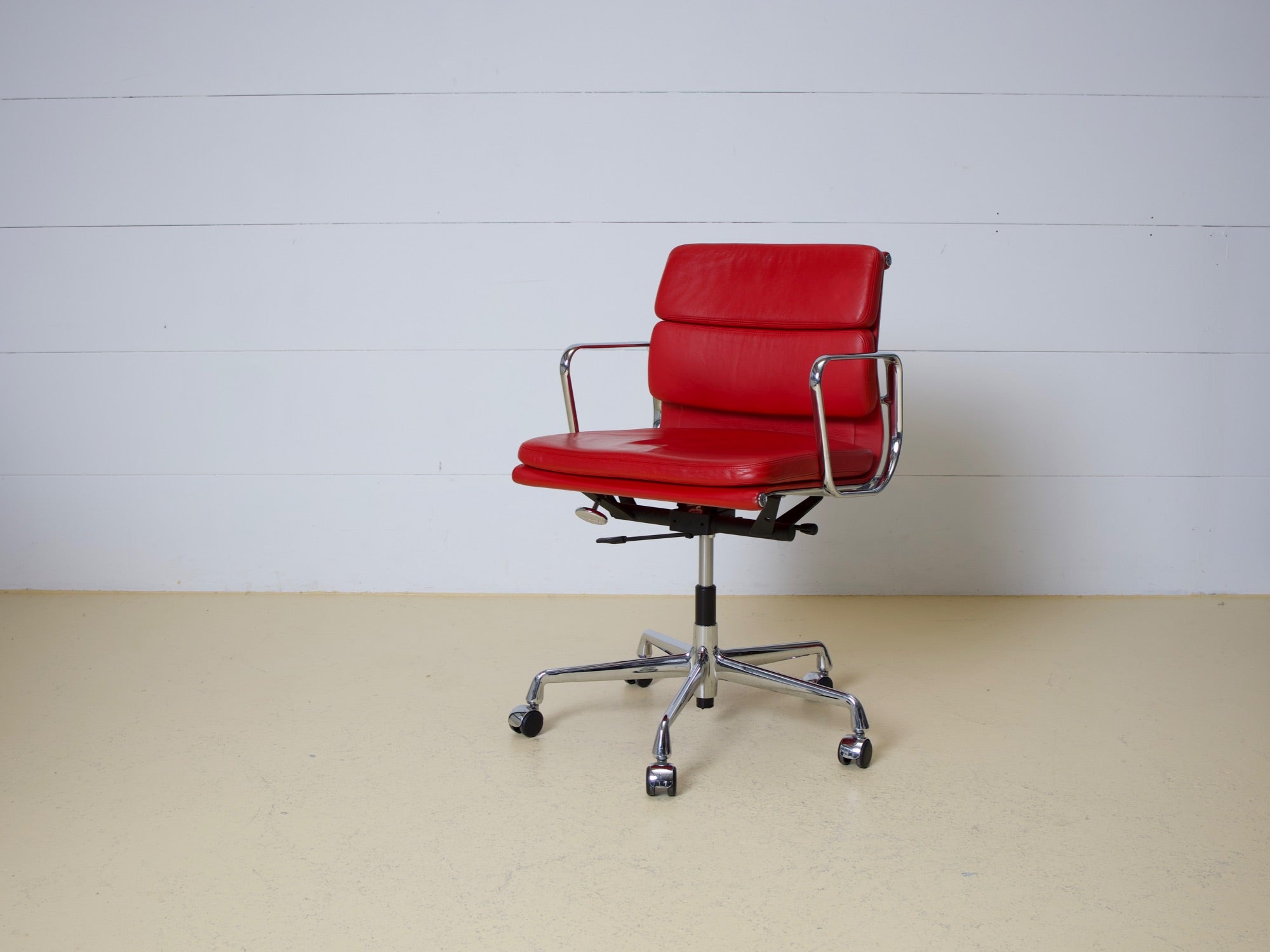 Vitra Eames Soft Pad Bürostuhl, EA 217