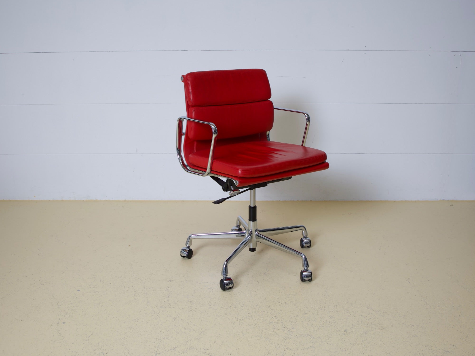 Vitra Eames Soft Pad Bürostuhl, EA 217