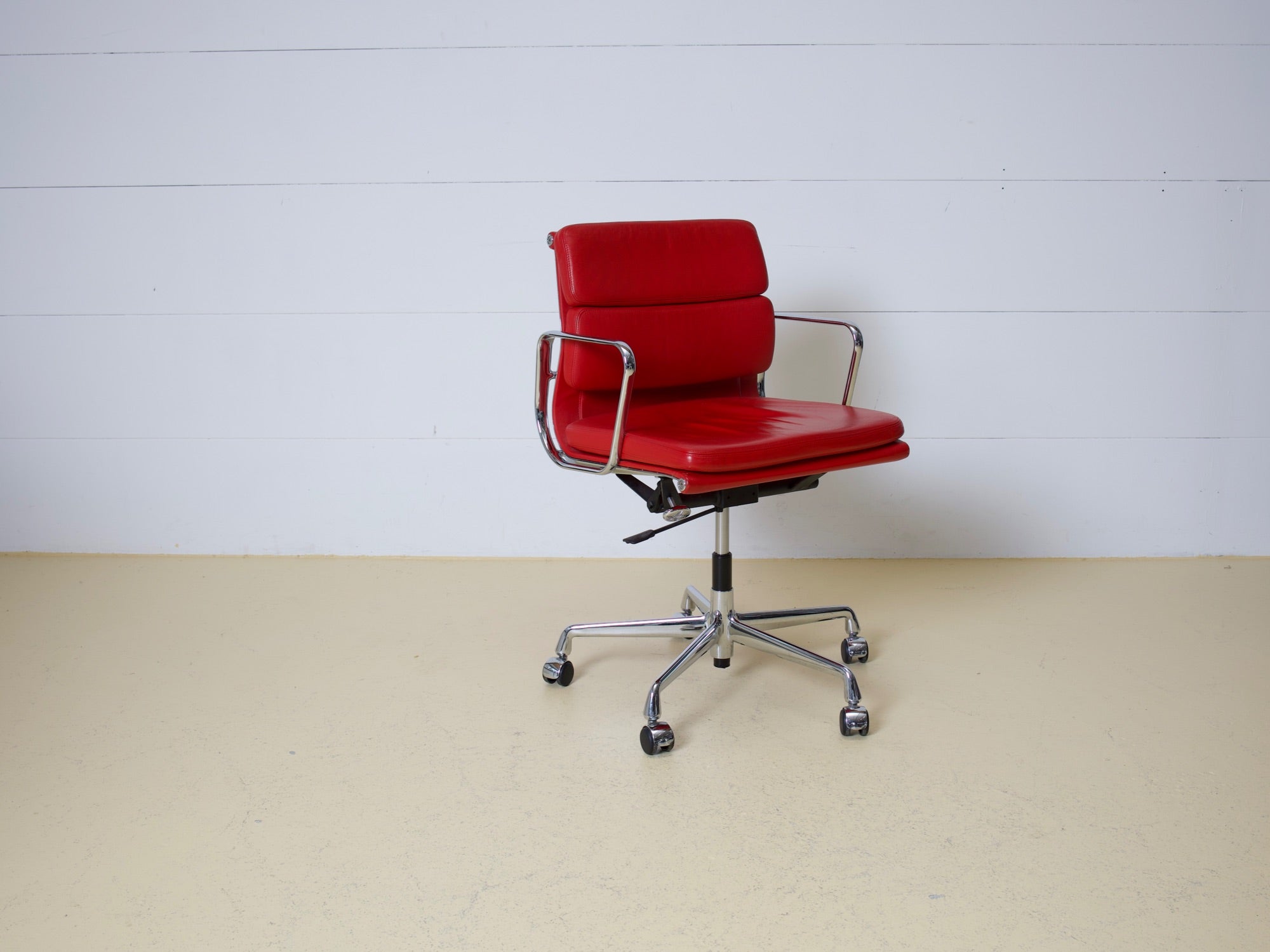 Vitra Eames Soft Pad Bürostuhl, EA 217