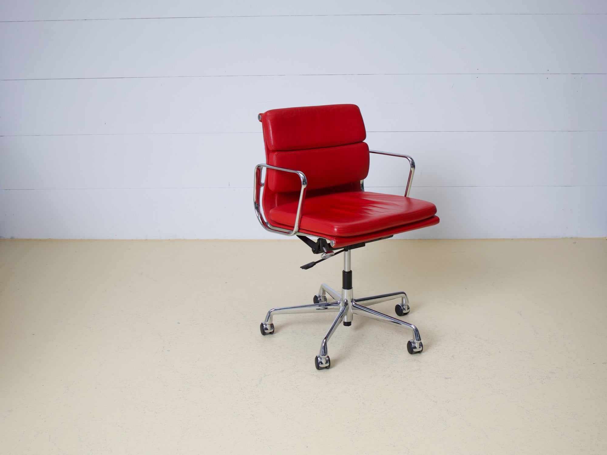 Vitra Eames Soft Pad Bürostuhl, EA 217