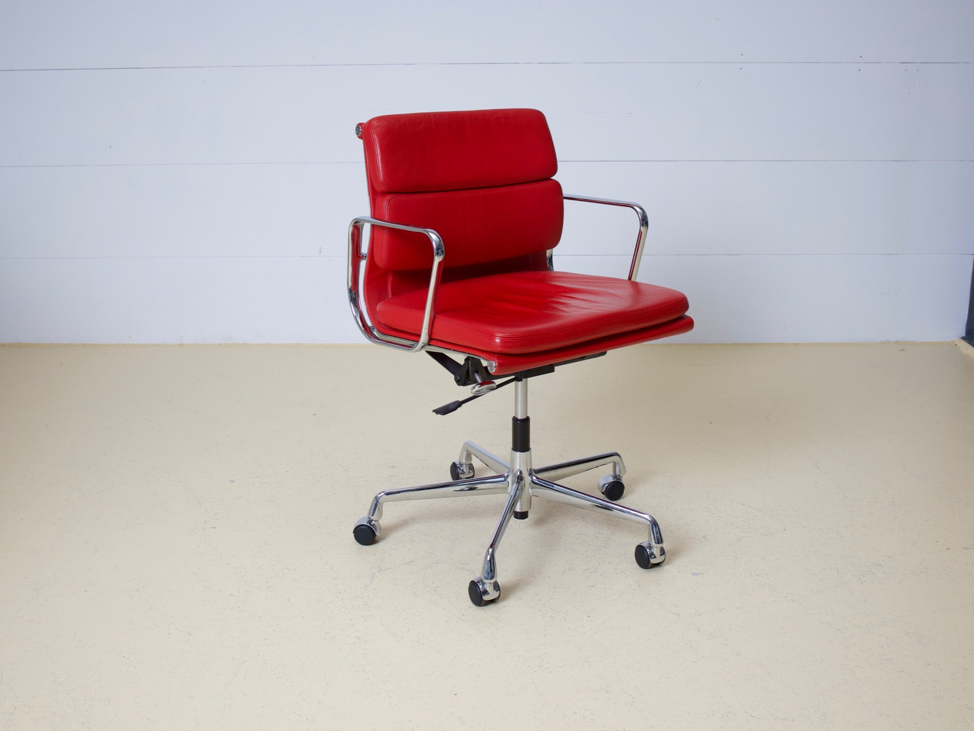 Vitra Eames Soft Pad Bürostuhl, EA 217