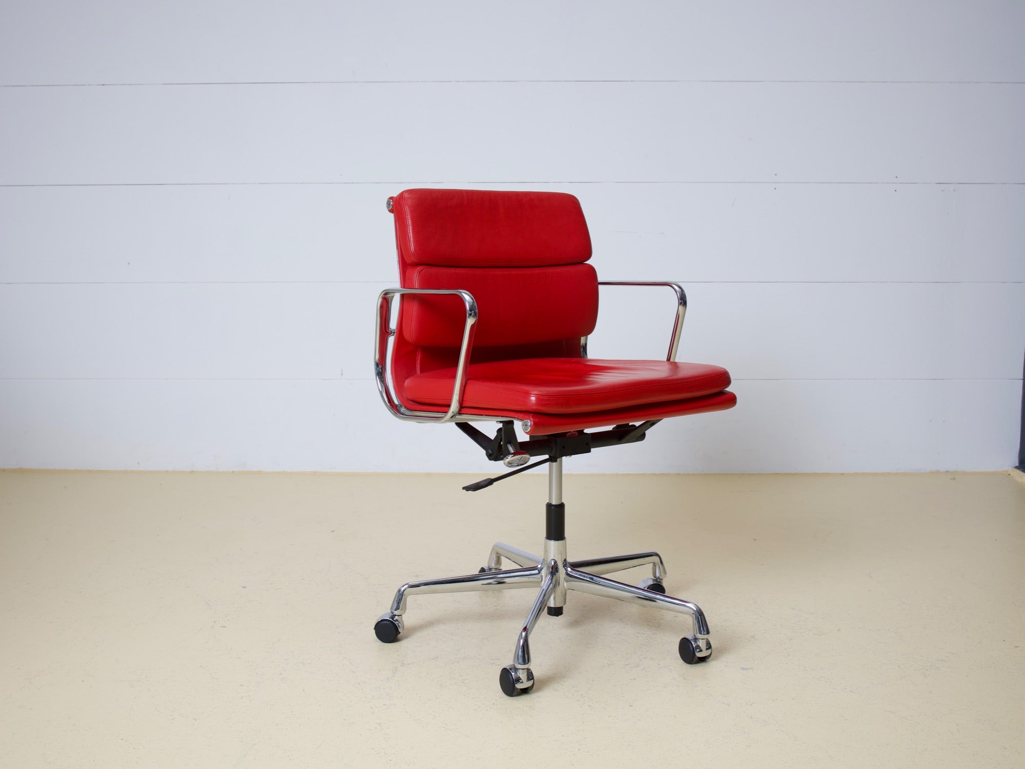 Vitra Eames Soft Pad Bürostuhl, EA 217