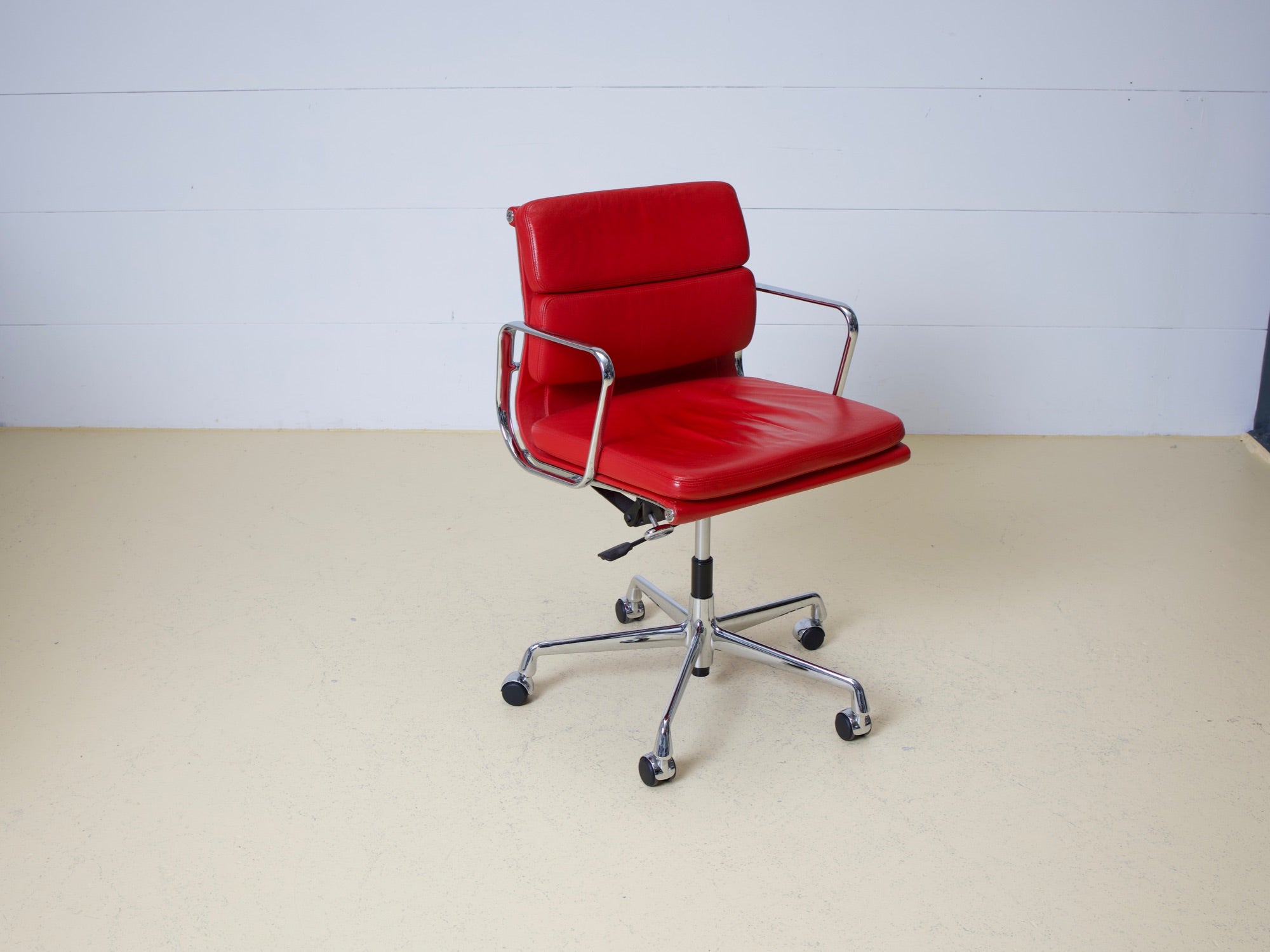 Vitra Eames Soft Pad Bürostuhl, EA 217