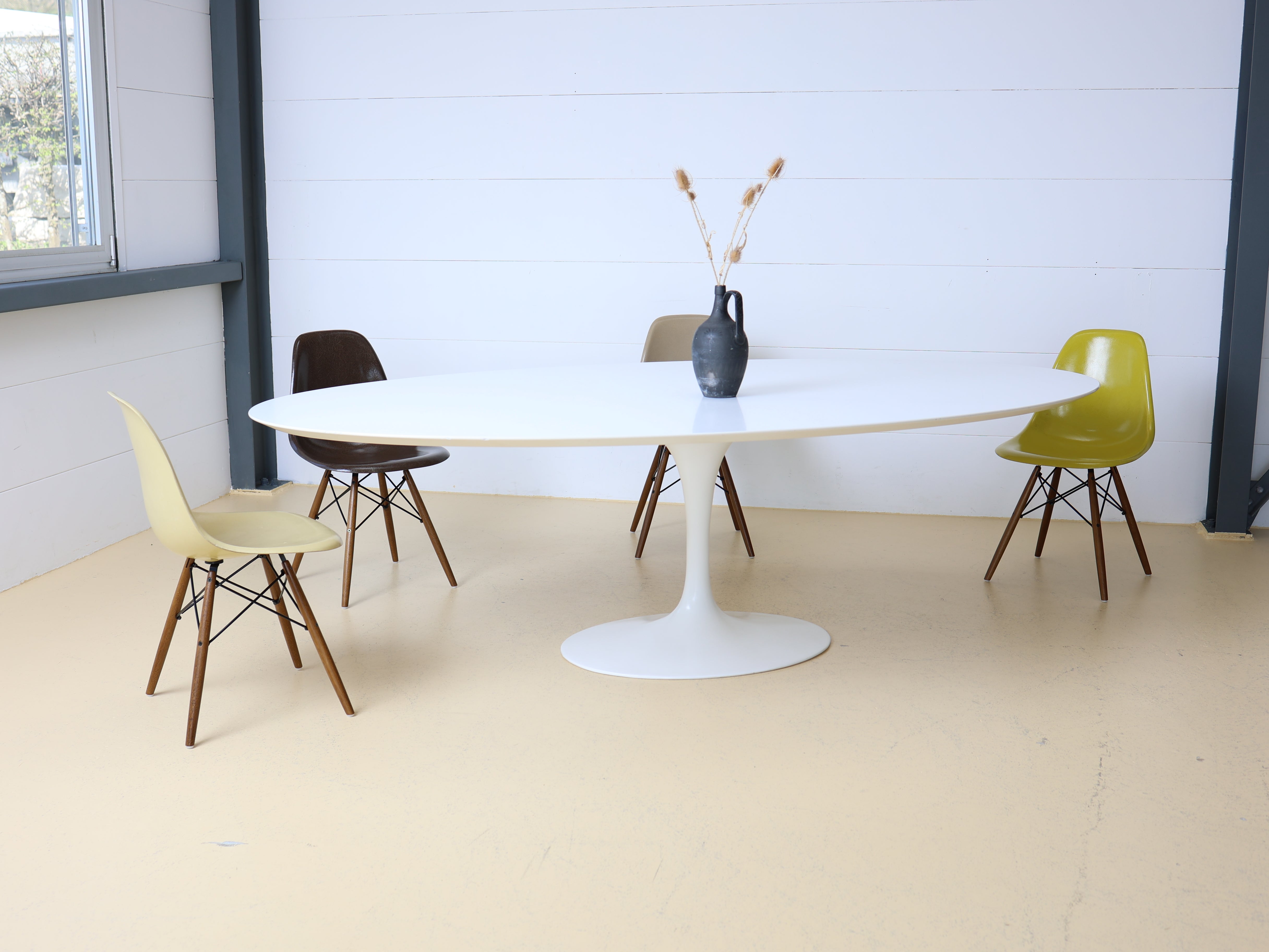 Eero Saarinen Tisch von Knoll Oval